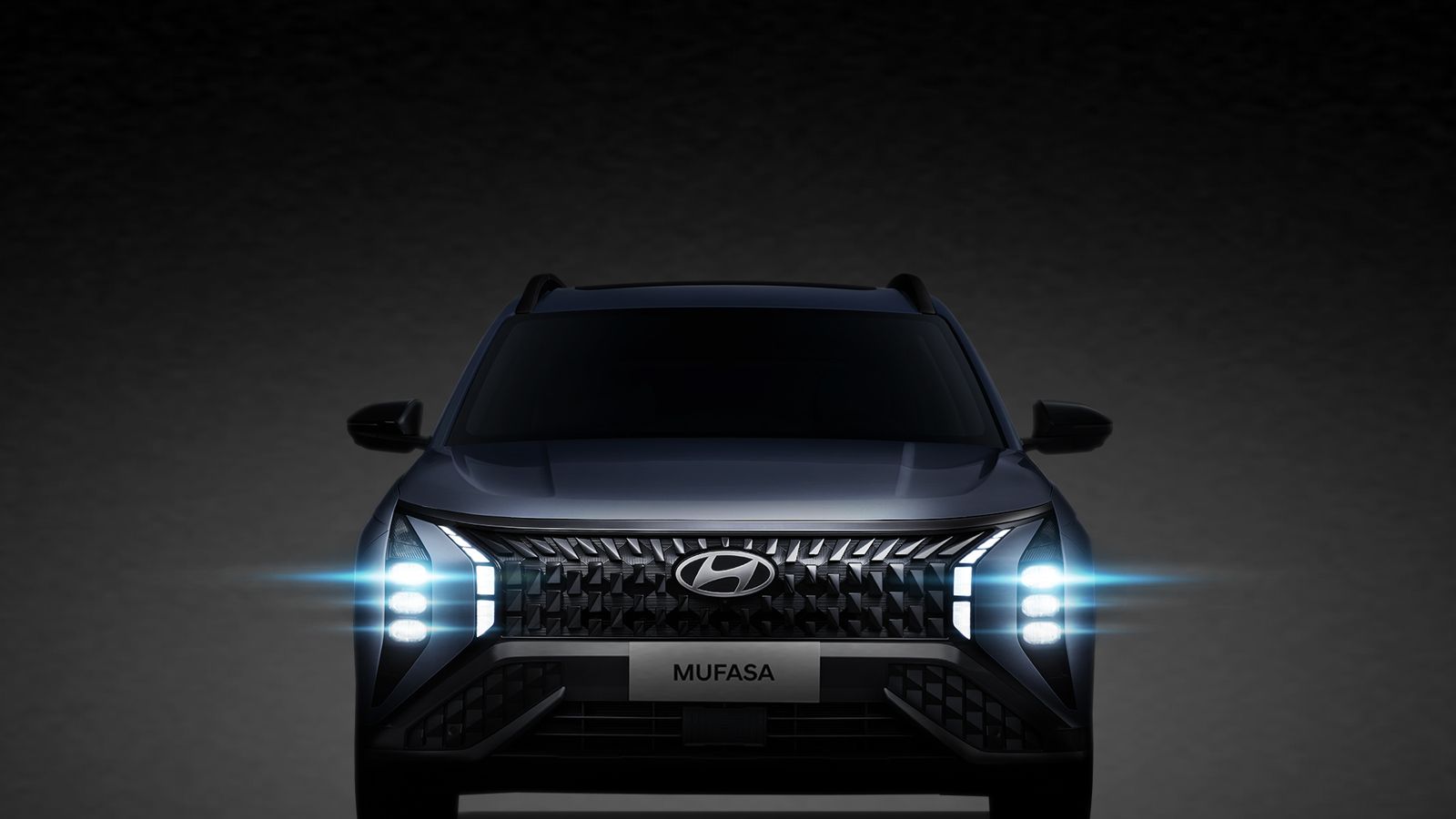 車頭的直列式LED頭燈與車側的迴力鏢型折線相互呼應