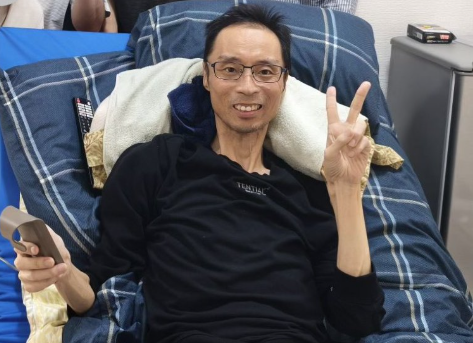 日本傳奇投資人塔醬生前抗癌仍堅持看盤,本金翻漲逾萬倍的選股哲學成絕響。(翻攝自X@fraisst)