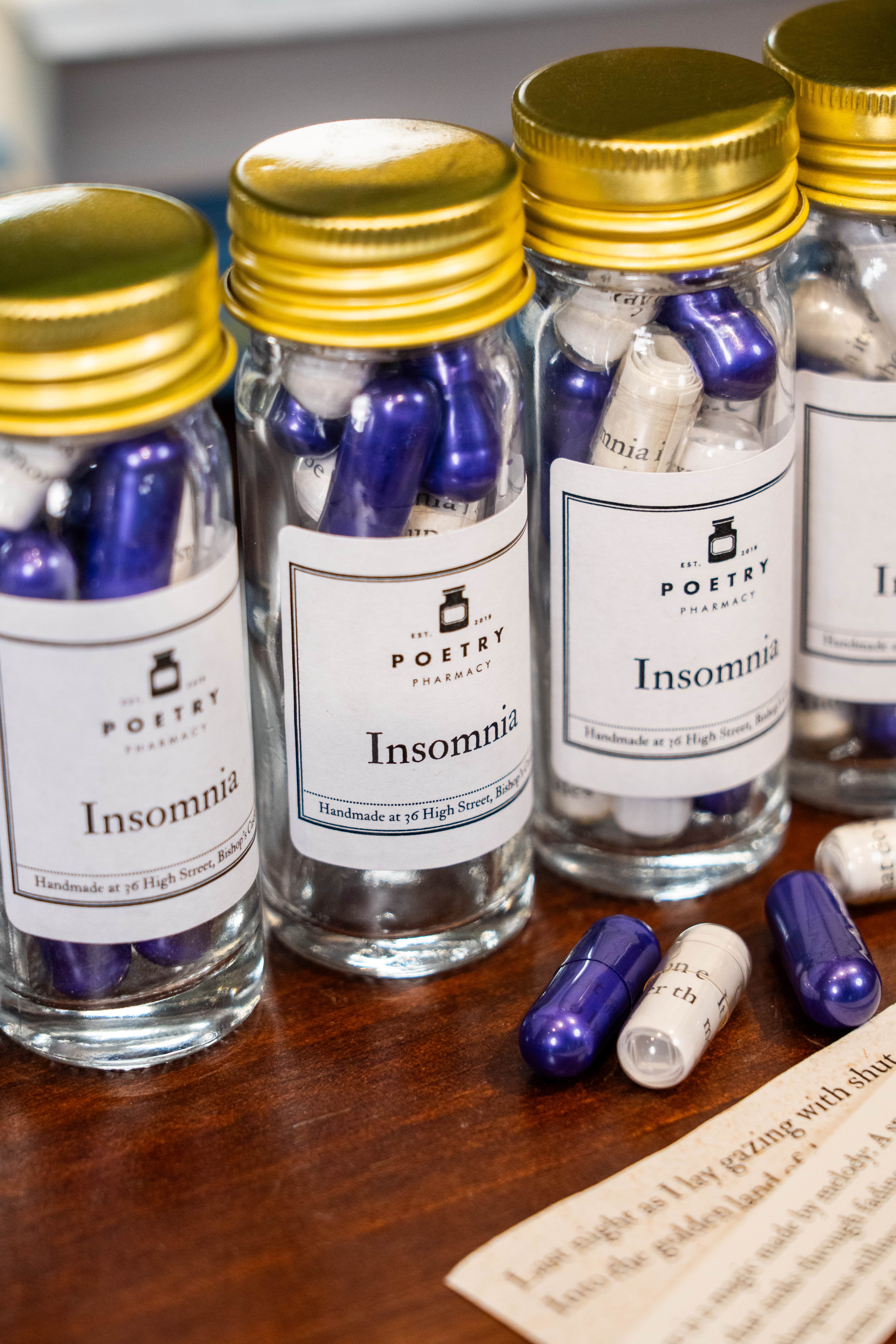 LUSH推出「詩籤藥局—詩眠之夜」，以美妝碰撞文學給出解籤。（嵐舒提供）