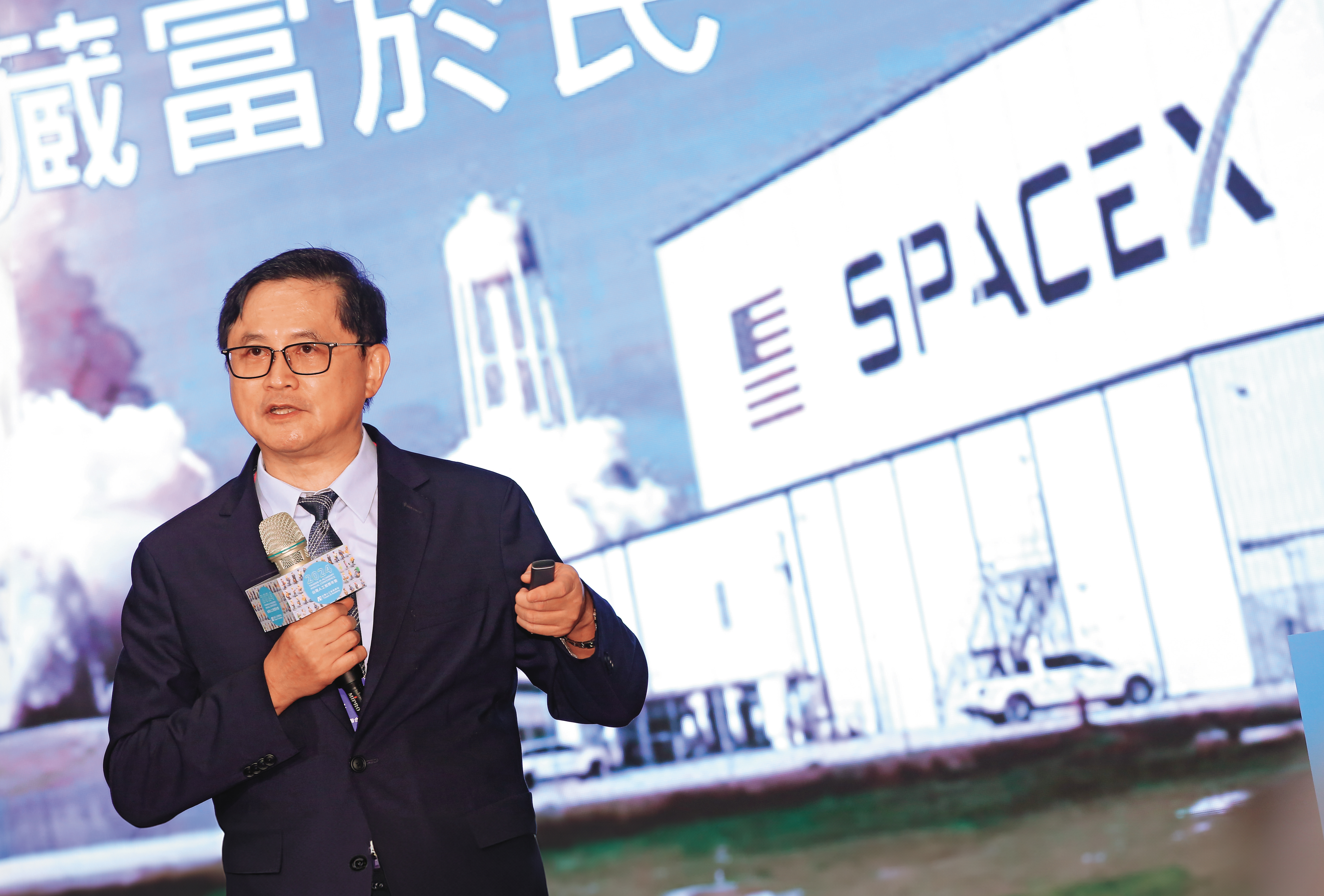 和碩董事長童子賢認為，這個世界接下來會比之前更顛簸，更需要溝通。