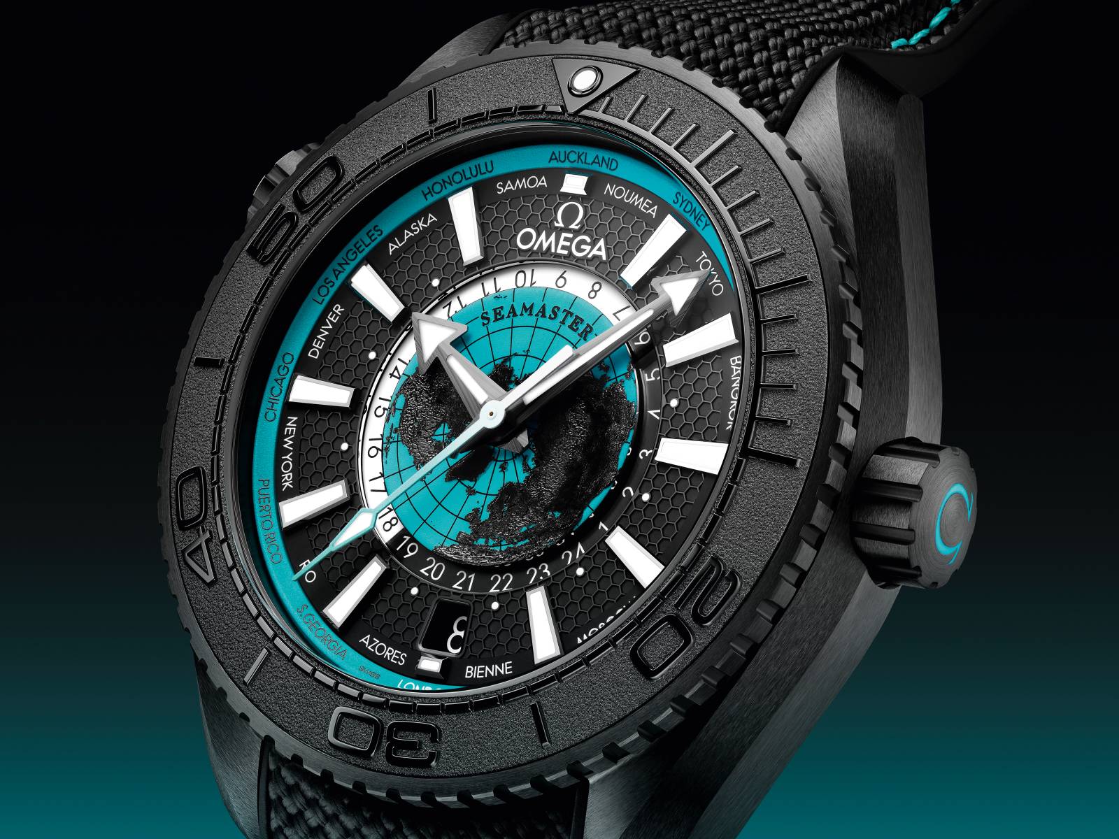 《新錶2025》潛進藍色星球！OMEGA 歐米茄 Seamaster Planet Ocean Worldtimer 世界時區腕錶