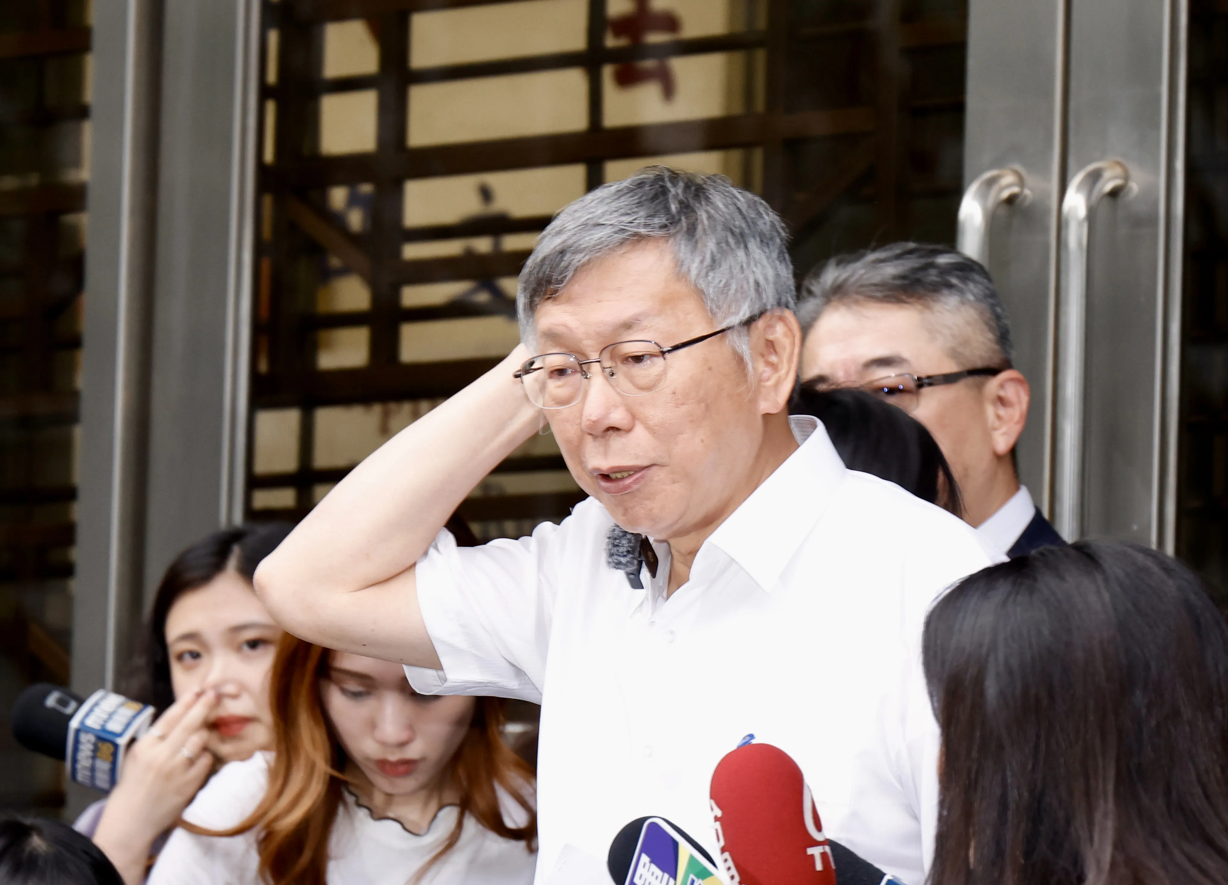 柯文哲今至高院出庭強調自己無罪，但共犯李文宗有意認罪，將加速讓柯入監。