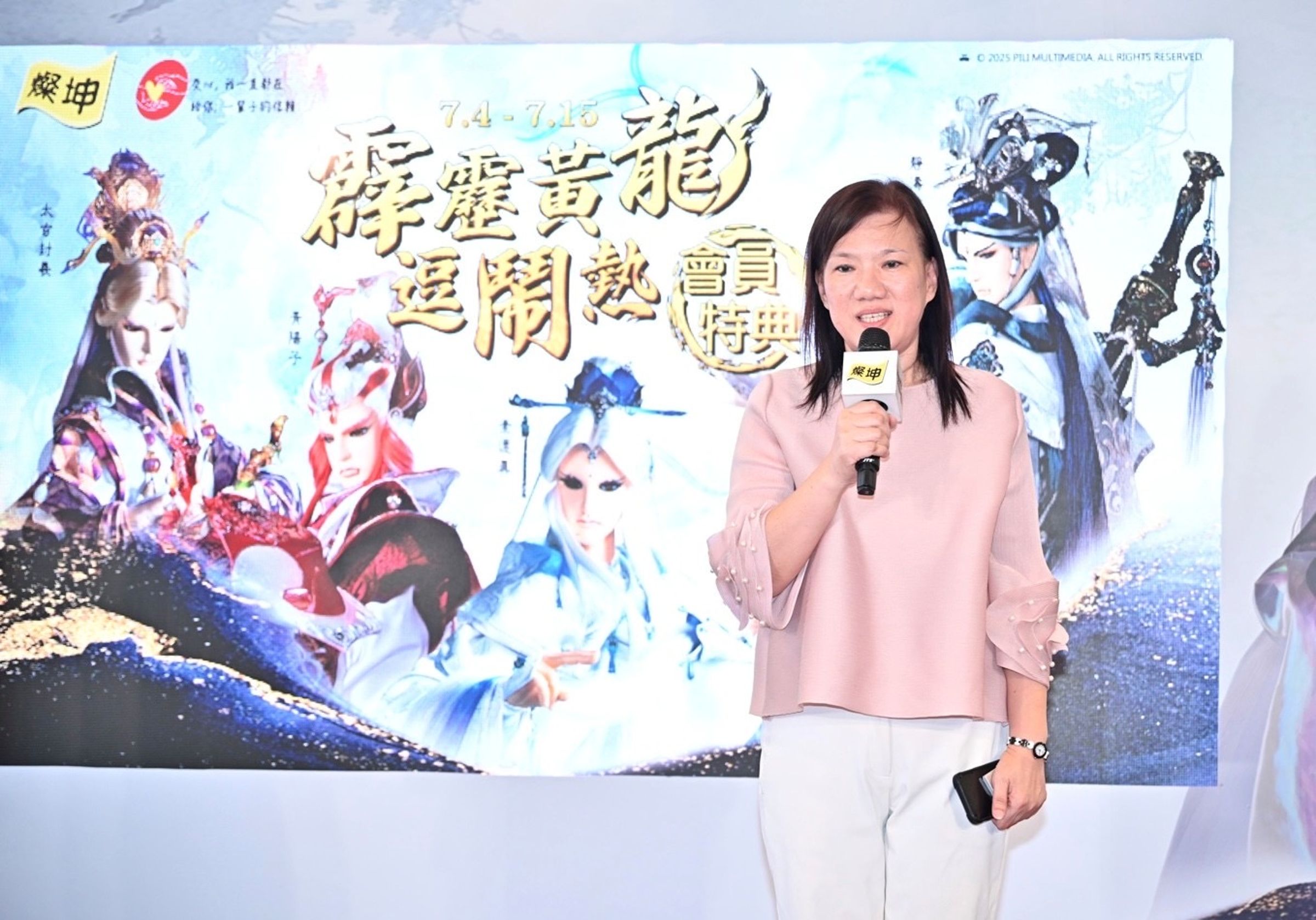 燦坤與霹靂布袋戲深度結合,並力邀臺北市政府臺北市教育局擔任指導單位,圖為臺北市政府教育局家庭教育中心首長官月蘭主任出席燦坤會員特典記者會。(燦坤提供)