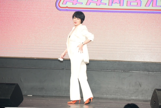 苗可麗大方聊起性教育。