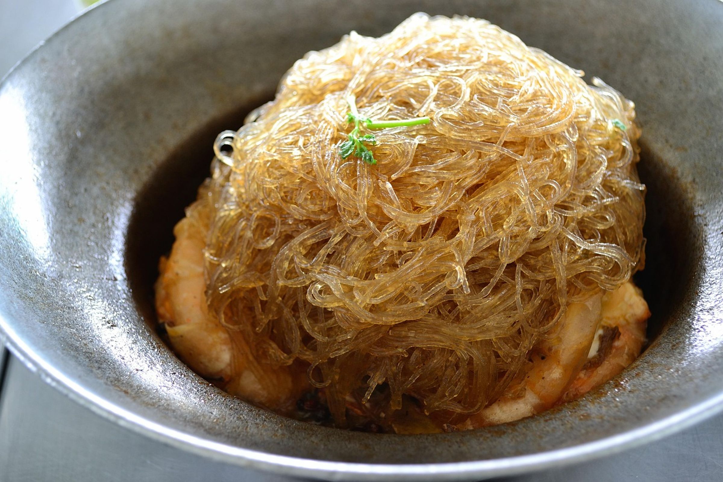 營養師提醒,儘管冬粉熱量低,但若烹調方式的不同,恐會影響鈉含量攝取;示意圖。(Pixabay/Image by joe puengkaew)