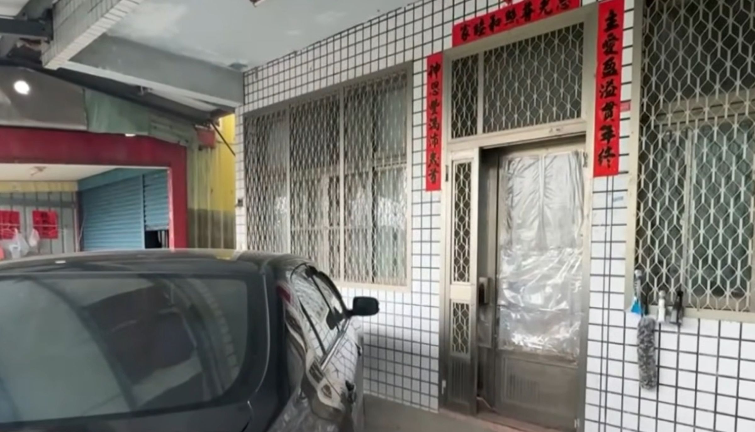南投一處民宅昨晚發生兄弟疑似互砍釀成2死的人倫悲劇。（鏡新聞）