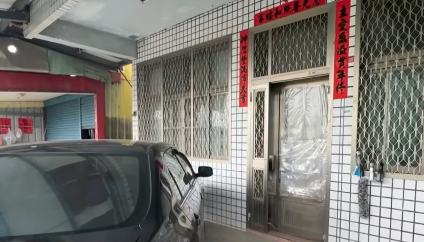 南投一處民宅昨晚發生兄弟疑似互砍釀成2死的人倫悲劇。（鏡新聞）