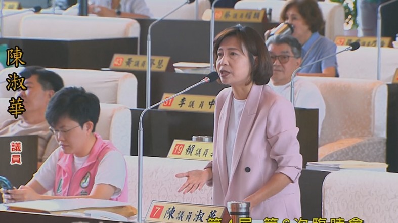 市議員陳淑華對新光三越復業提出質疑。