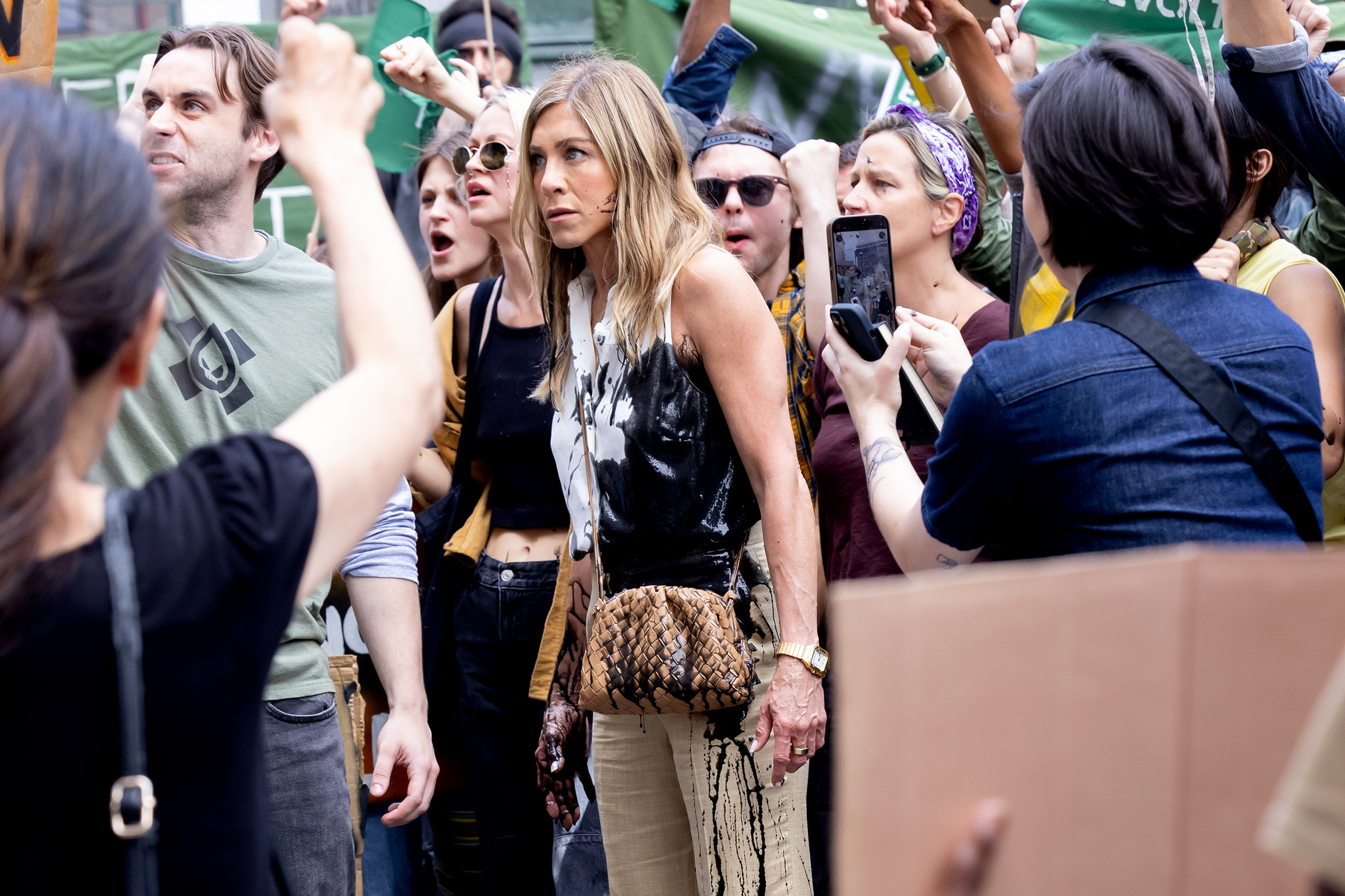 珍妮佛安妮斯頓被潑漆,行頭幾乎全毀。(東方IC)