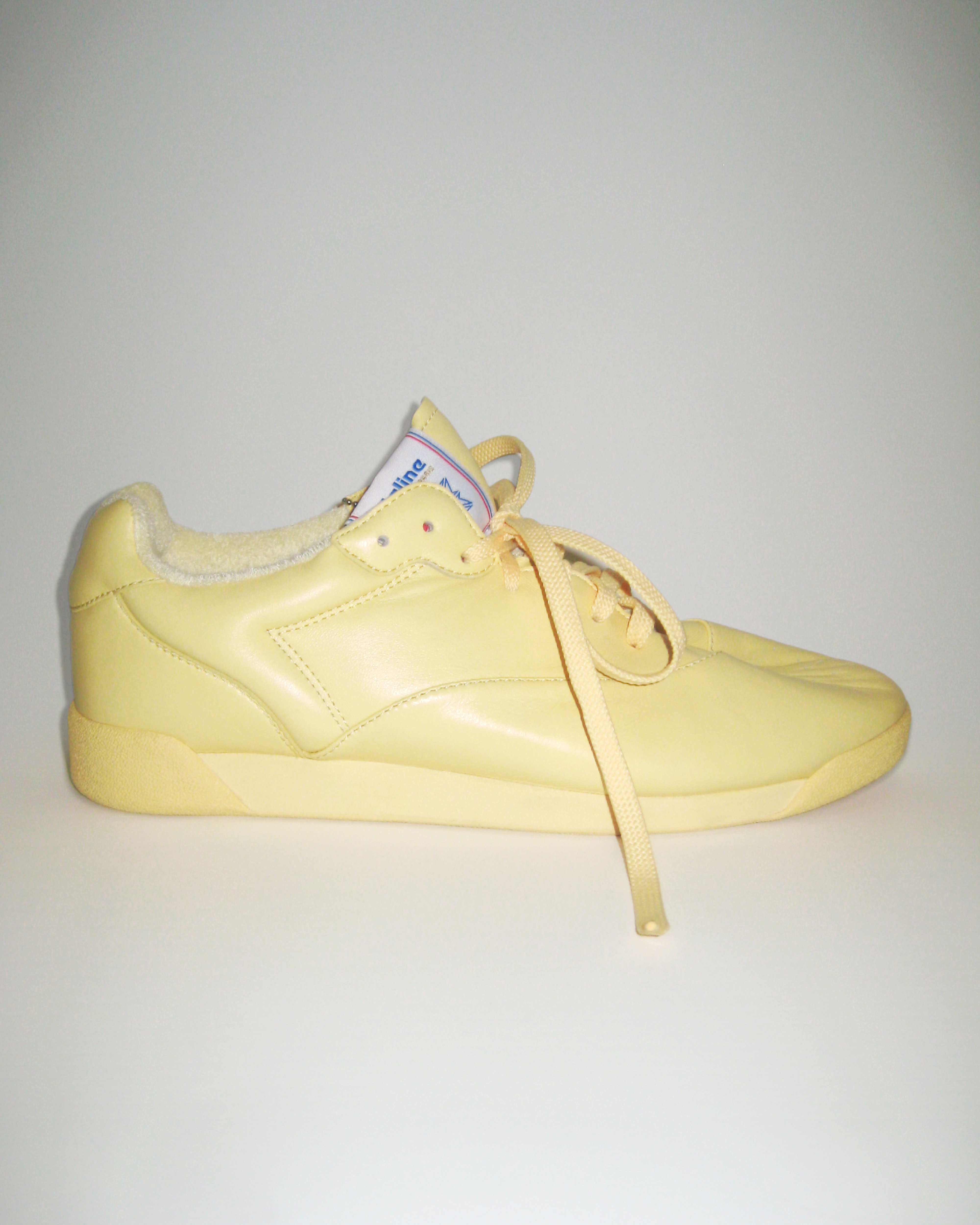 Celine/Reebok聯手演繹1982年推出的Reebok Freestyle Lo經典鞋款。(Celine提供,價格店洽)