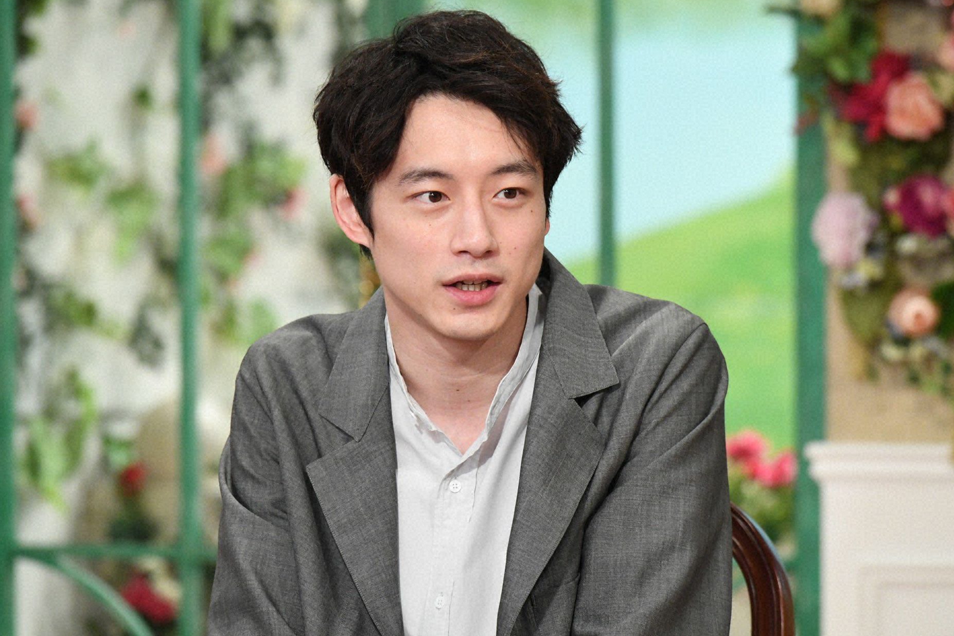 外型是「鹽顏系」的坂口健太郎，結果極戲劇化的感情糾紛浮上檯面。（翻攝網路）