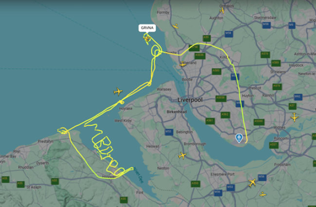 英國一名機師在空中寫下「我好無聊」的字句。(翻攝自flightradar24網站)