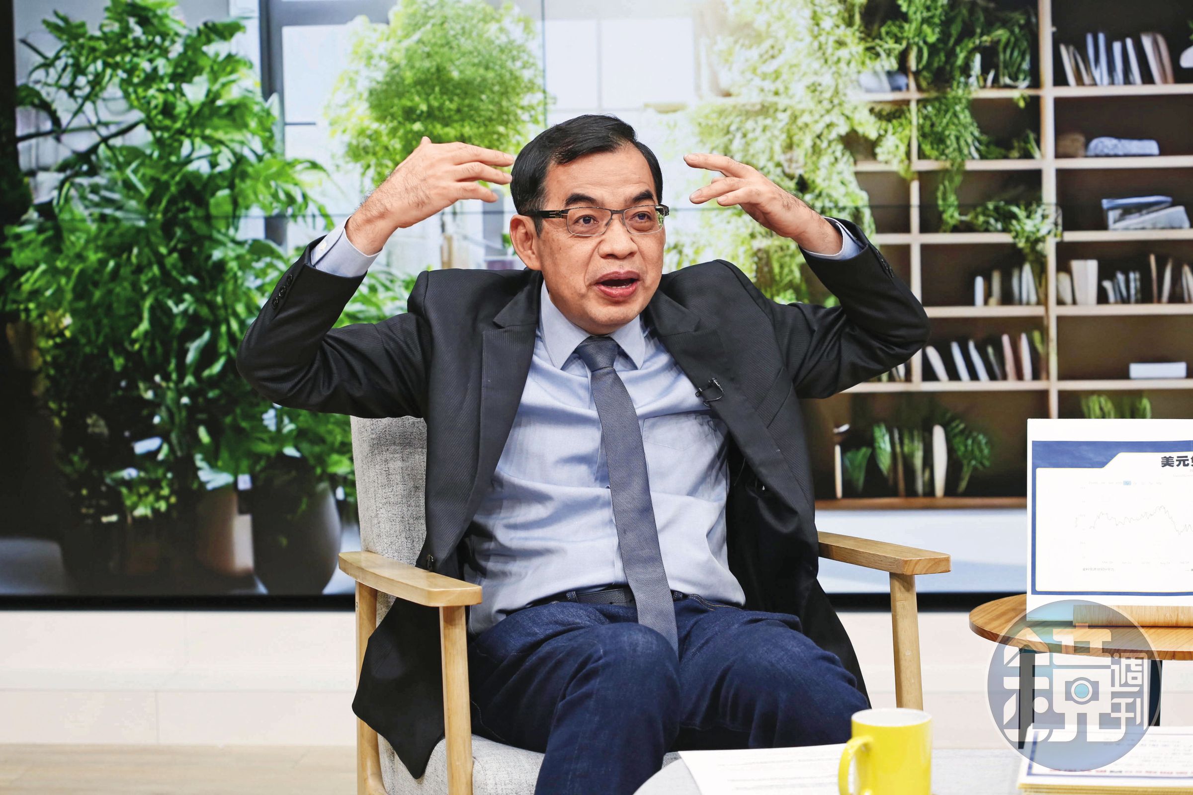 億元教授鄭廳宜指出,債券是固定收益商品,長抱美債安穩領息,靜待價差。