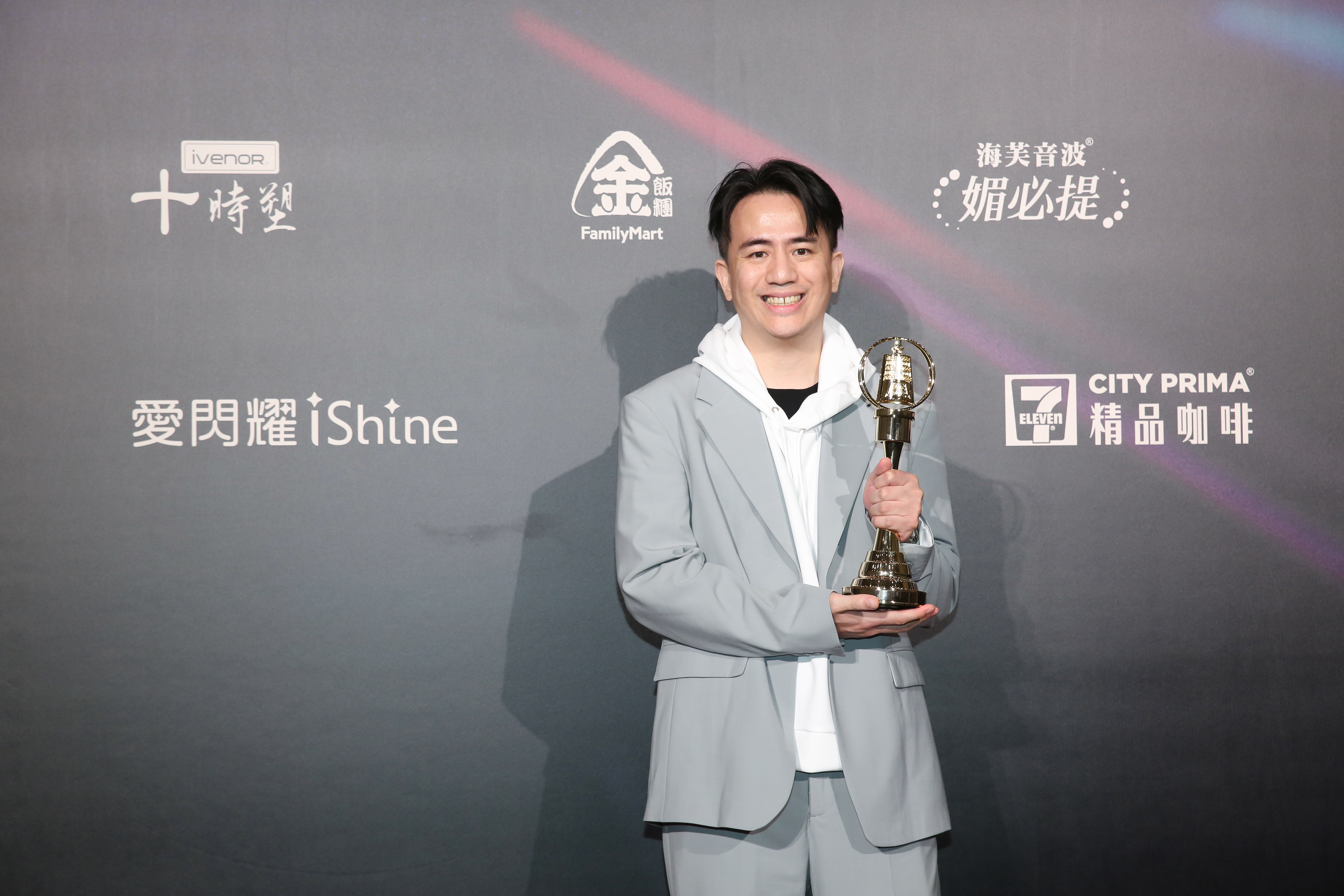 節目類創新獎由踢帕娛樂製作的《為你唱情歌 A Song For You》奪下。