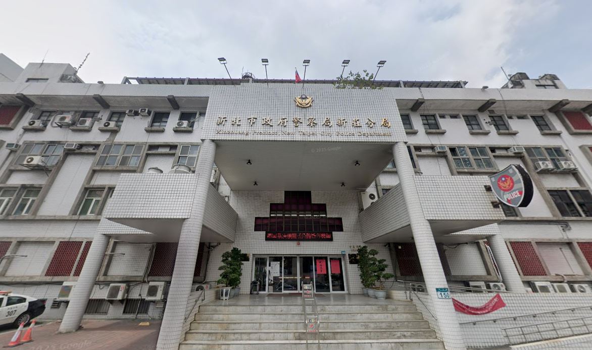 新北市新莊區發生一家三口輕生憾事。圖為新莊警分局。(翻攝Google Maps)