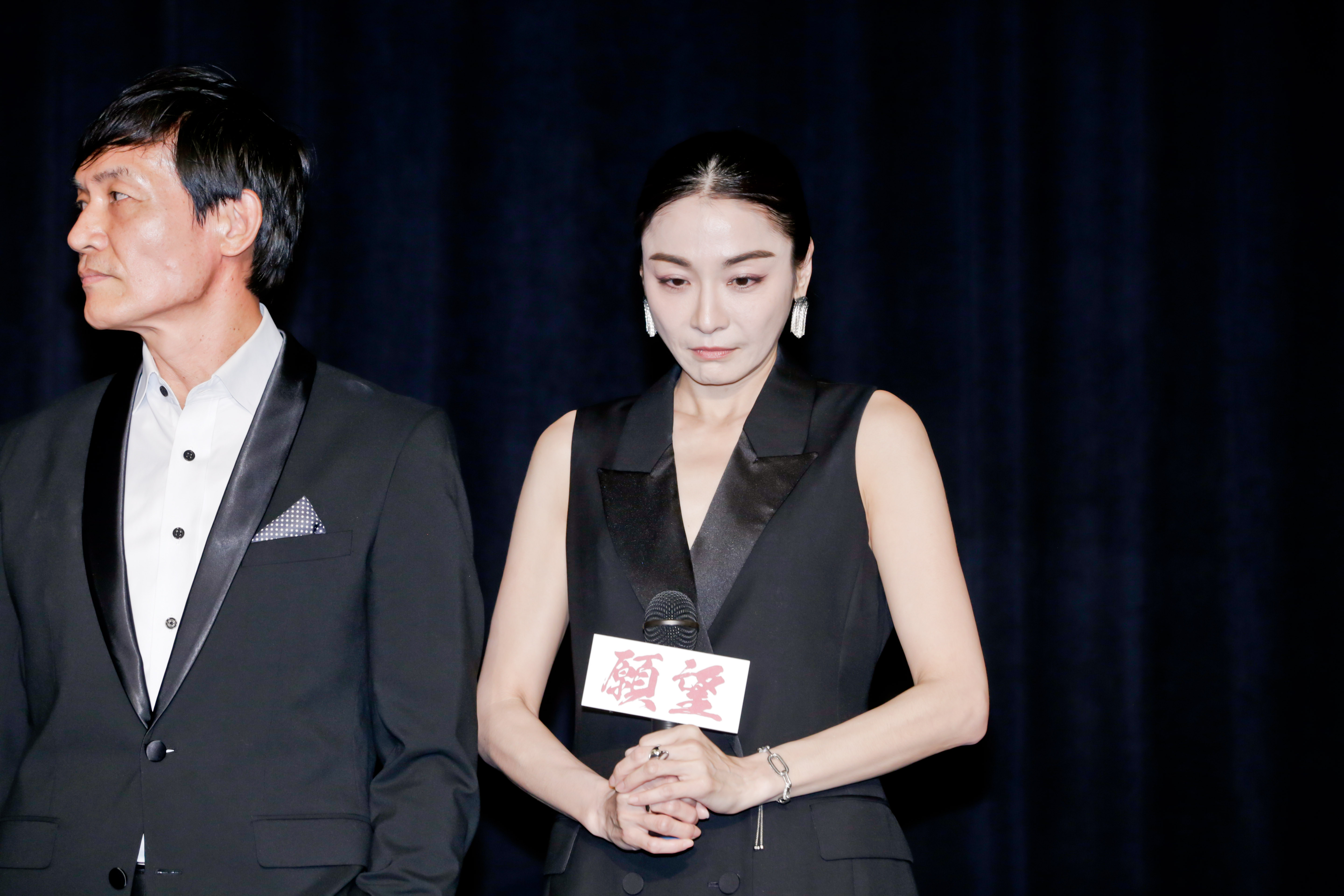 江祖平（右）因性侵案件被搞得焦慮憔悴，讓友人十分擔心。圖左為霍正奇。（本刊資料照）