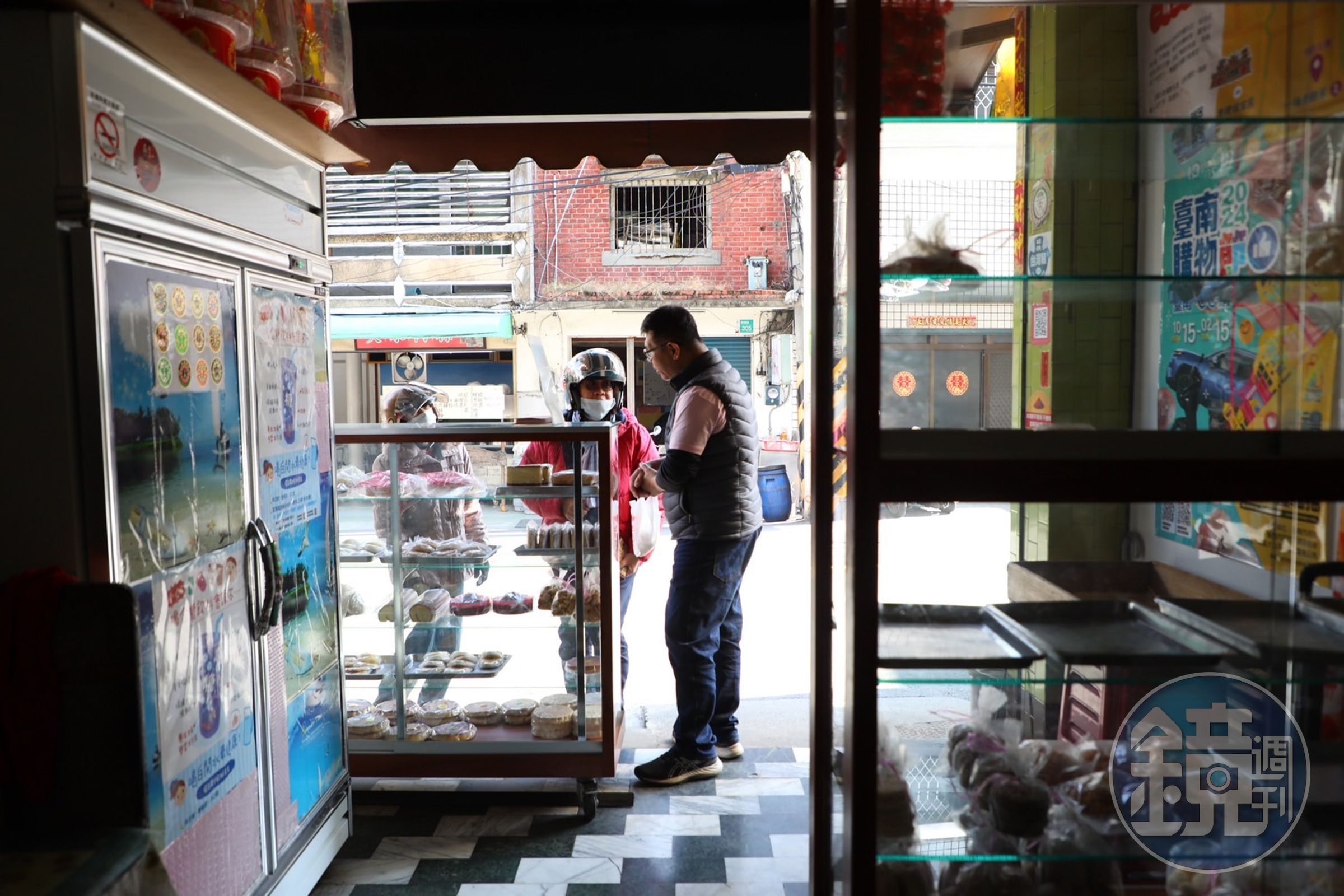 一味香餅家的店舖帶有復古的歲月痕跡，也同時溫柔的陪伴在地居民走過大大小小的重要日子。