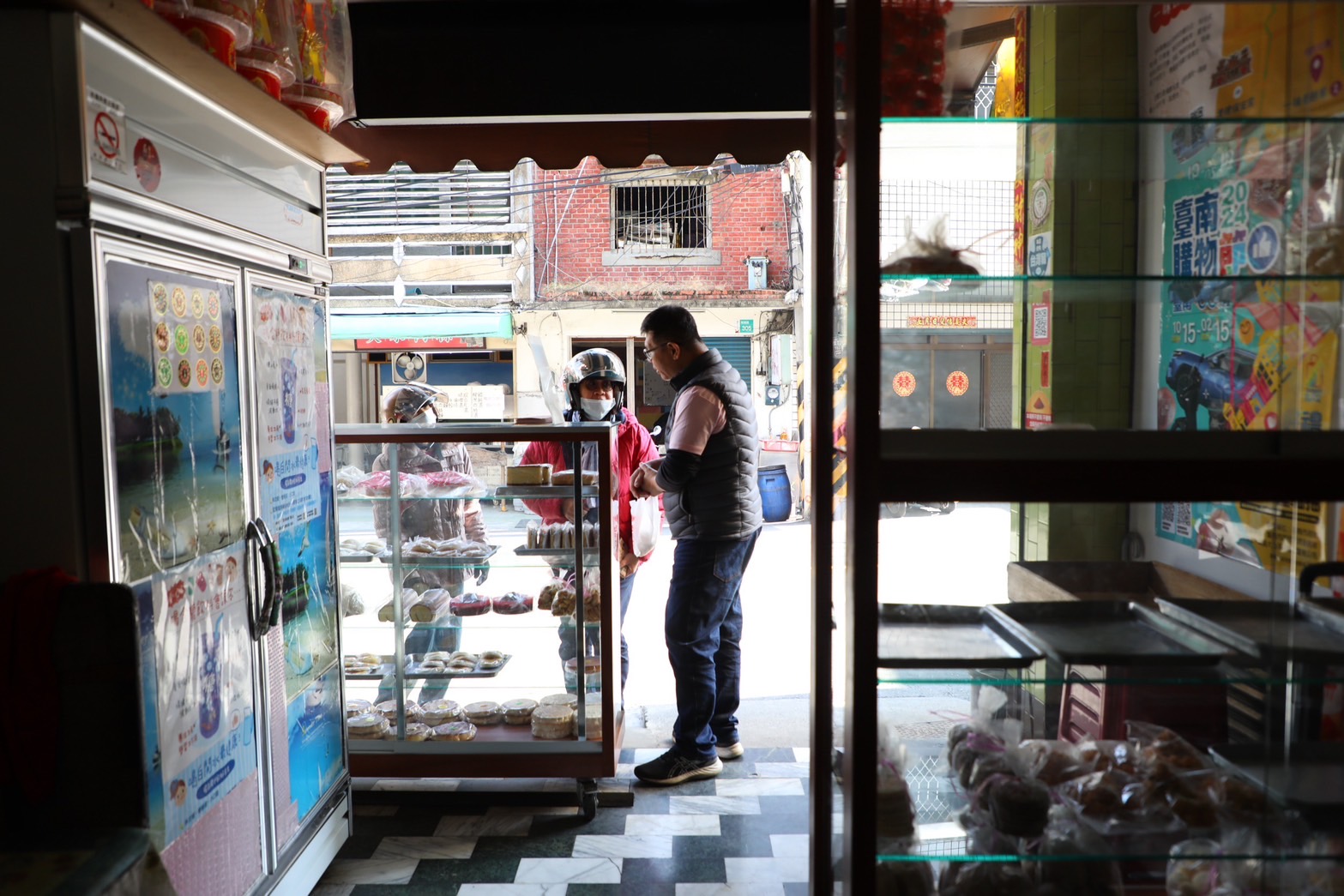 一味香餅家的店舖帶有復古的歲月痕跡，也同時溫柔的陪伴在地居民走過大大小小的重要日子。
