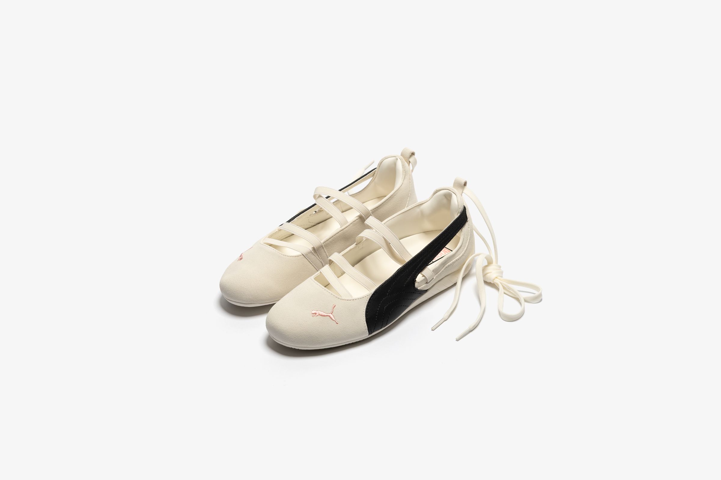 PUMA x ROSÉ聯名系列Speedcat Ballet x ROSÉ，NT$2,780。（PUMA提供）