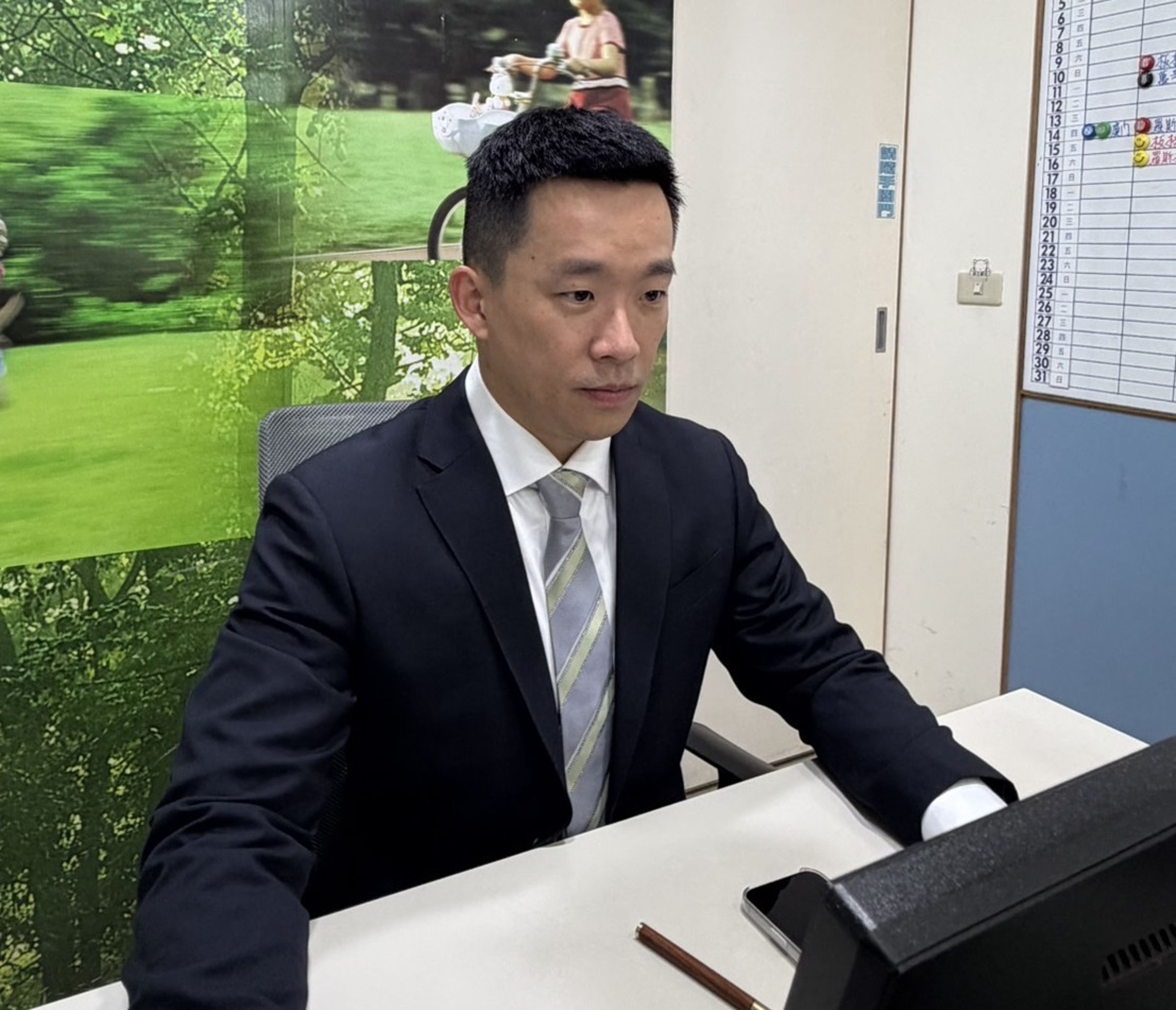 信義房屋經理王奕昕帶領古亭店近六年,目前全店8人平均86年次,不僅留任率高,更連續三年破千萬業績。(信義房屋提供)