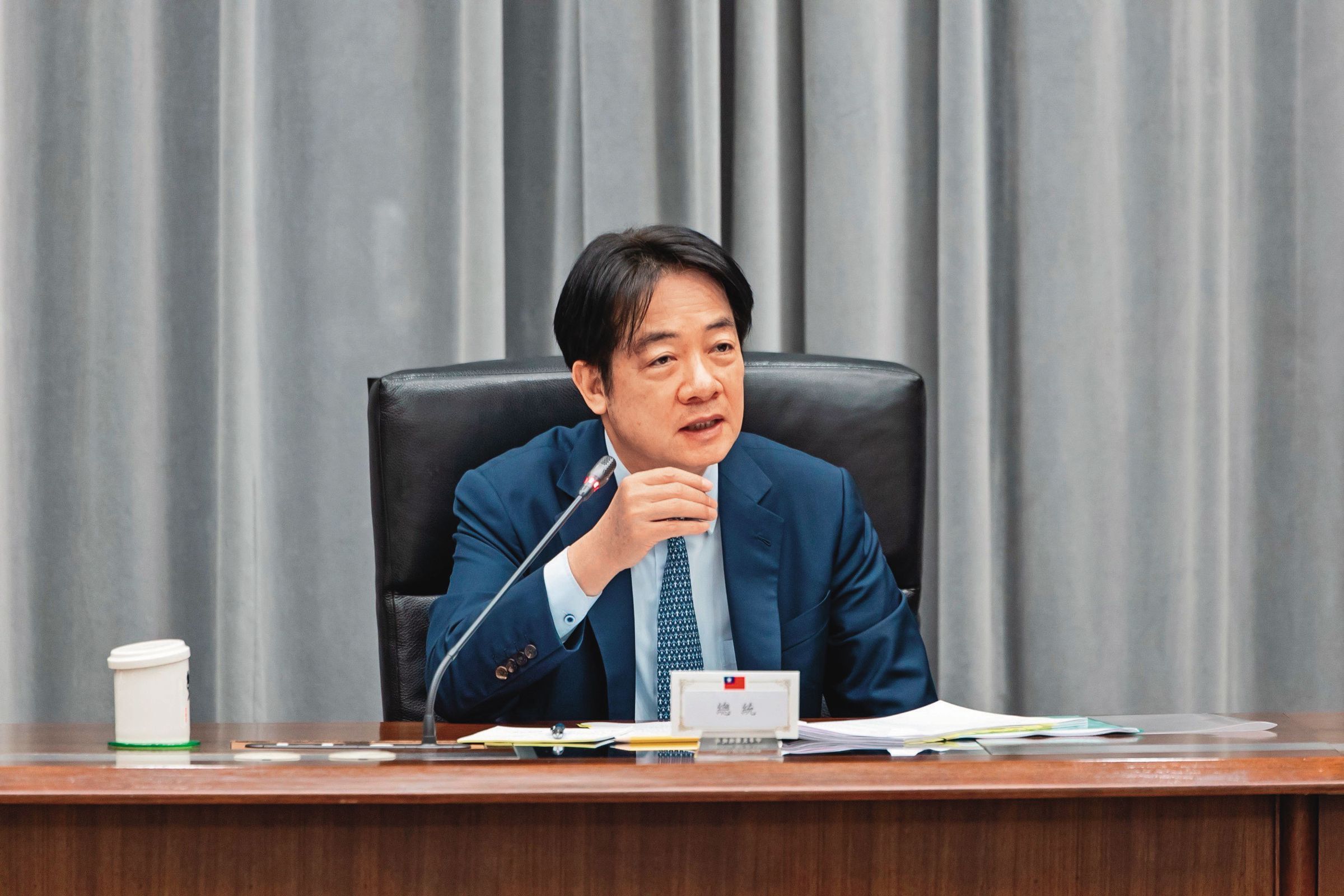 賴總統上任後一直活在蔡英文的陰影下,上週起,他正式告別蔡英文。在兩岸關係上,走出了自己的路。(總統府提供)