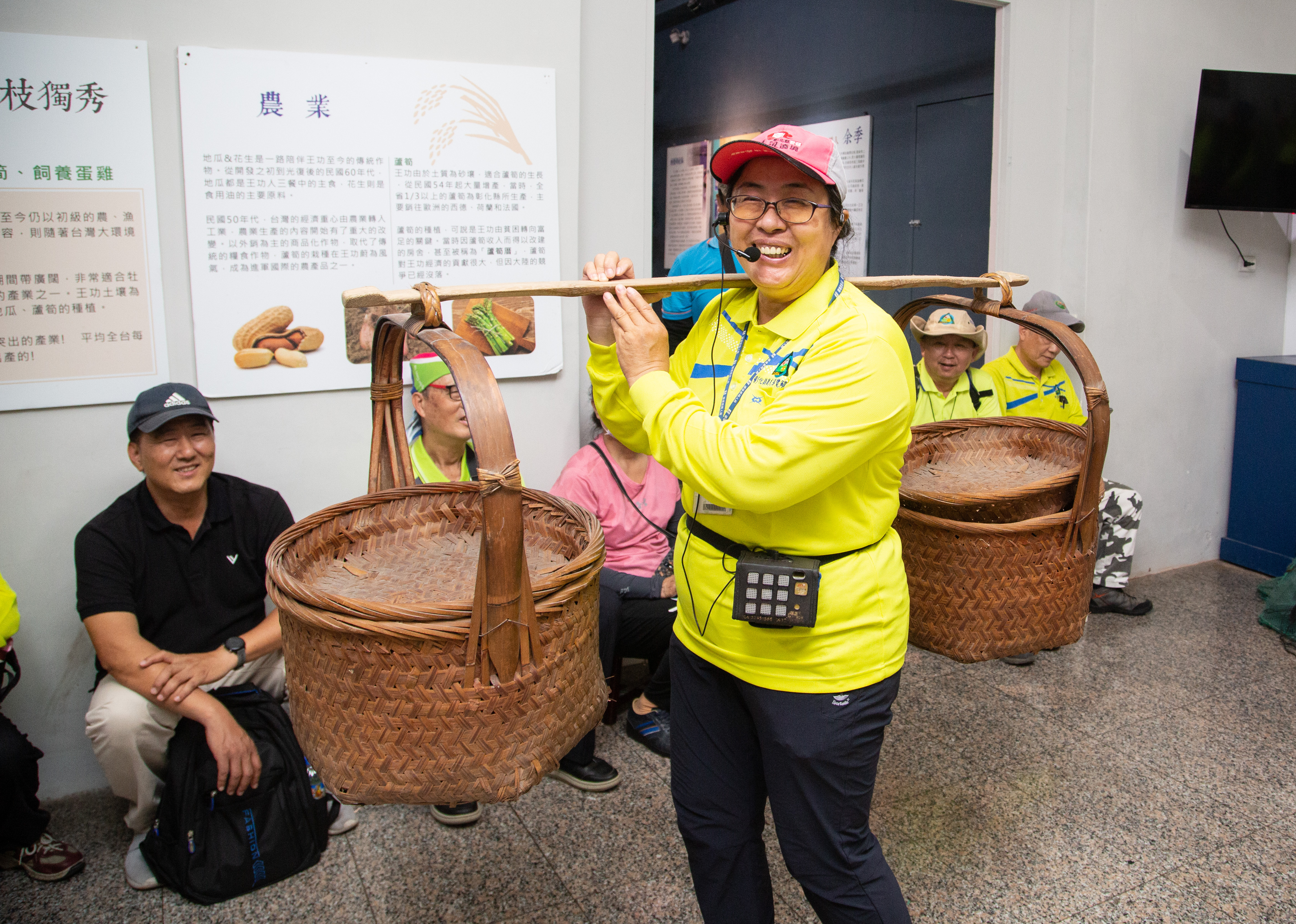 為了使導覽更生動，陳美娟也會穿插各種演出。