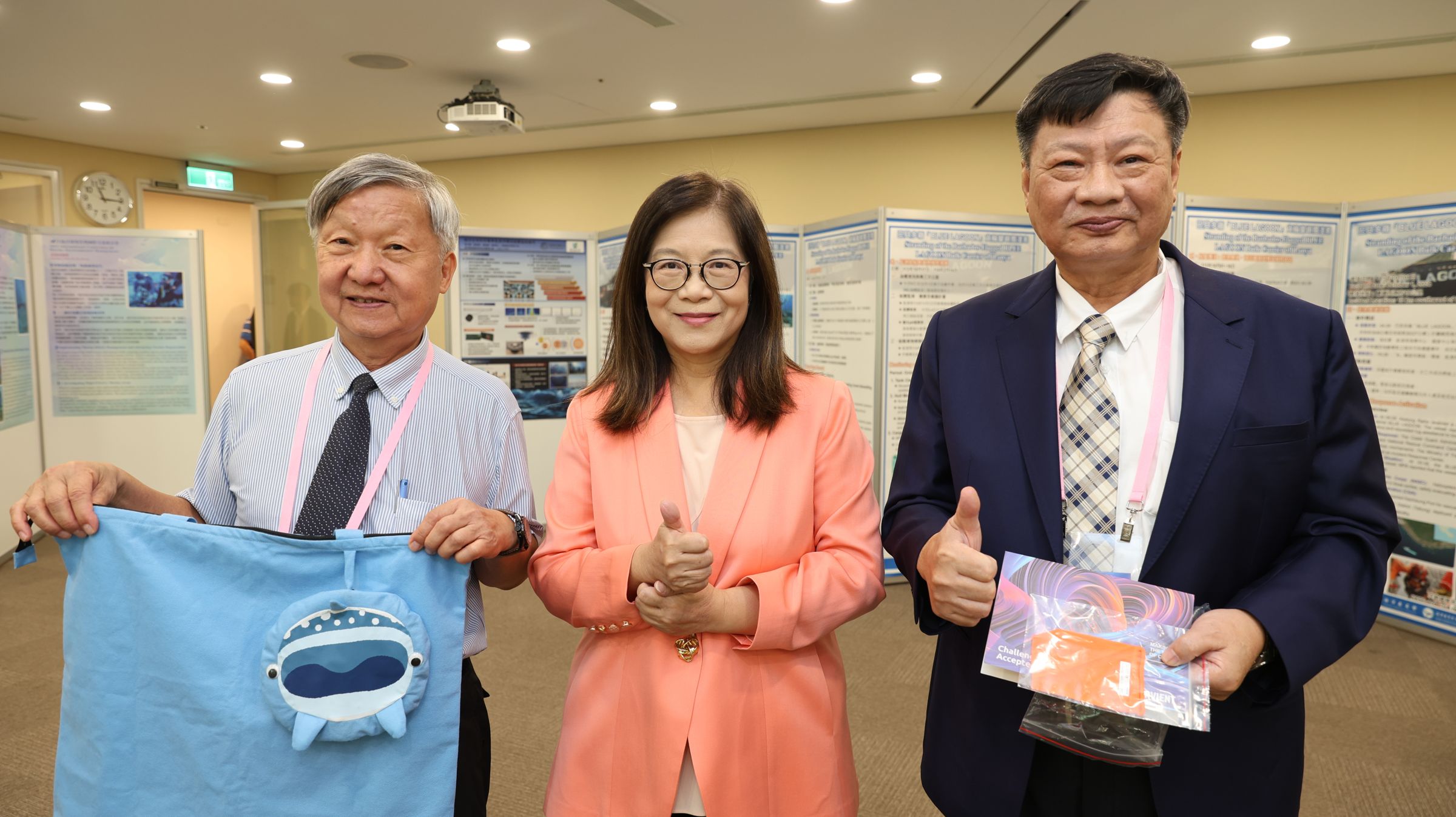 管碧玲出席在台北舉辦的「海洋環境管理研討會」並跨海慰勉赴日本參展團隊。(海委會提供)