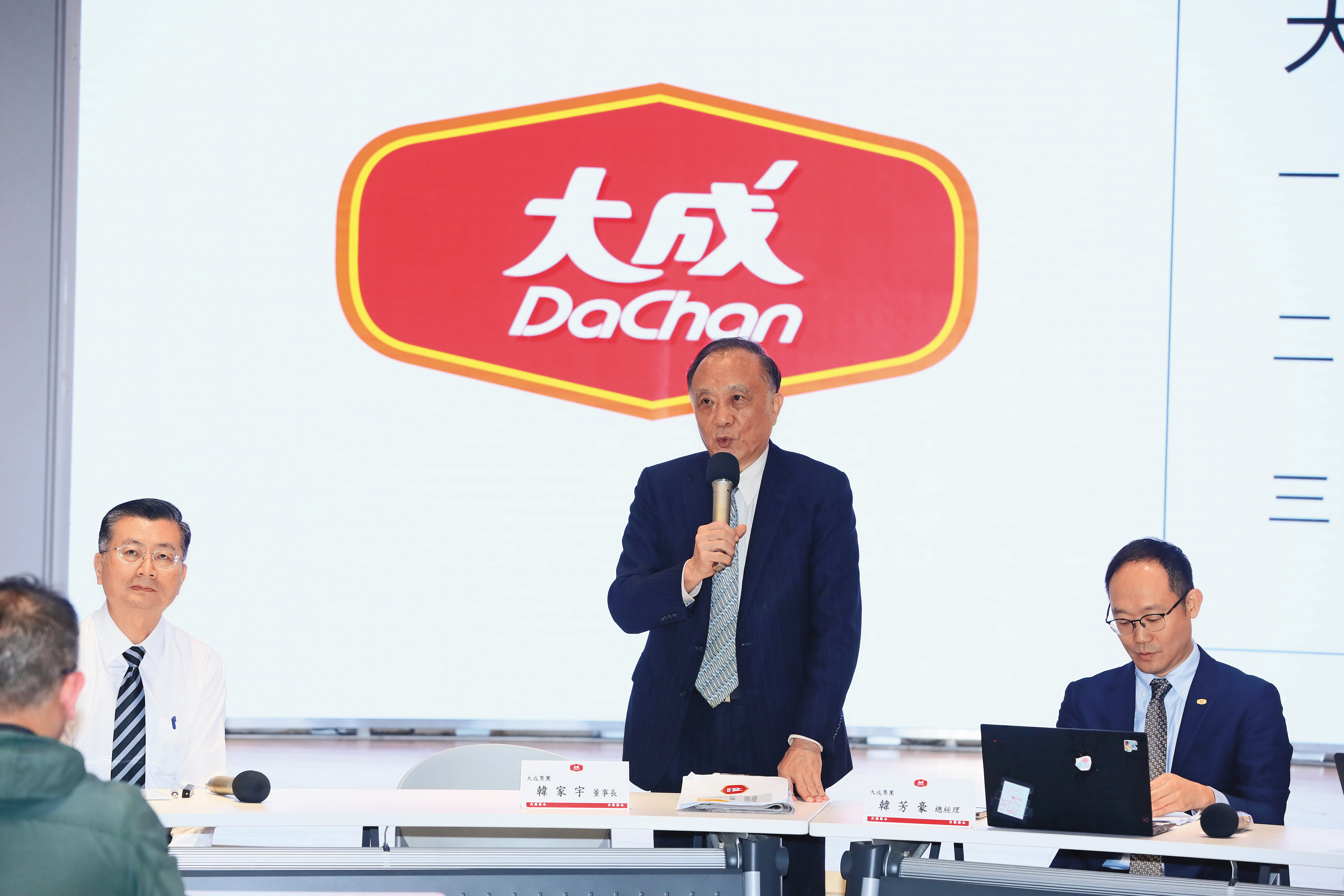 美元走貶、原物料成本下降，以進口原物料為主的食品業能吃到大利多。