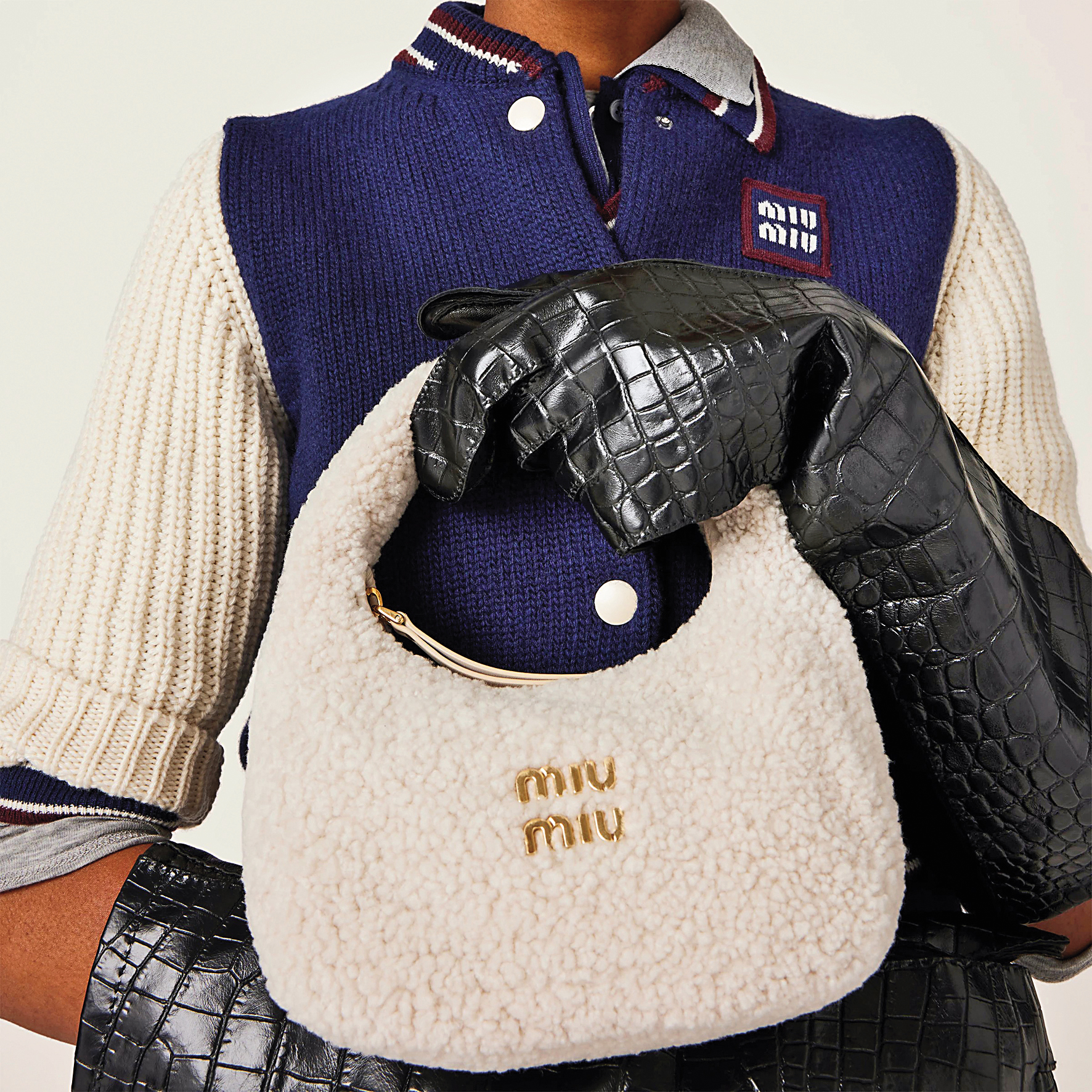 Miu Miu用充滿溫柔暖意的包款，時髦冬日的每一個瞬間。（Miu Miu提供）