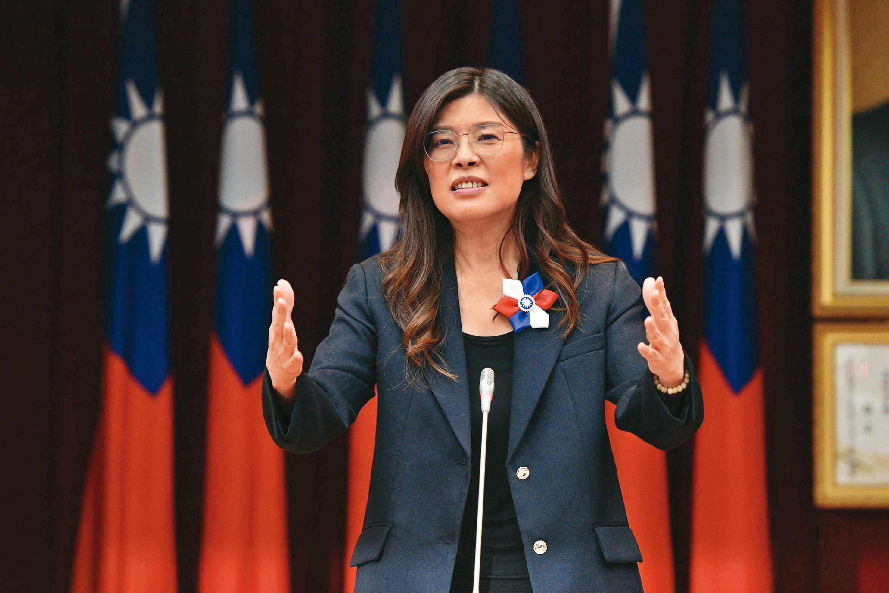 鄭麗文今日將南韓與台灣類比，聲稱她擔心總統賴清德民調倘若長期低迷，「他會不會複製尹錫悅總統的路線？」（鏡報李智為）