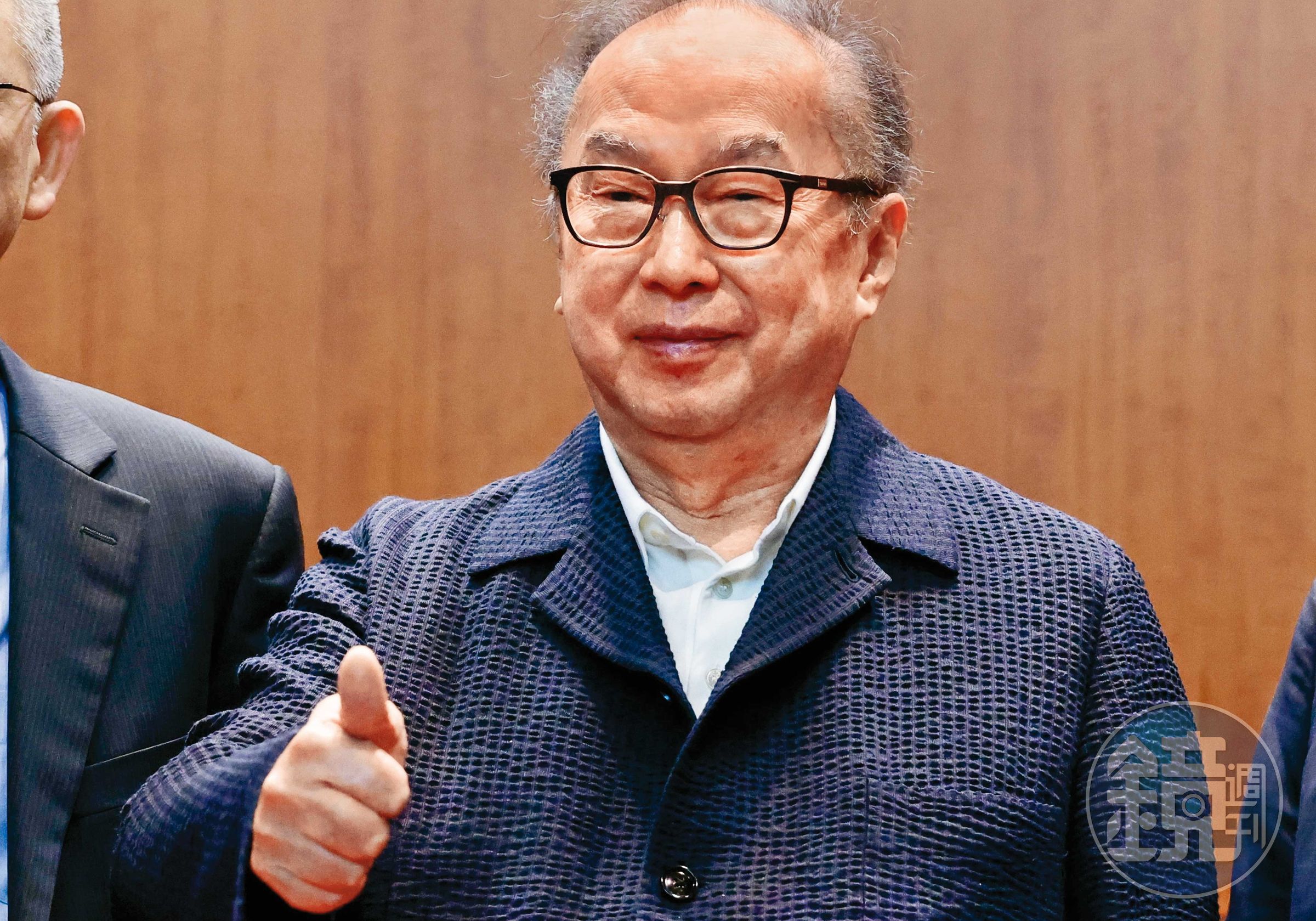 廣達集團董事長林百里十年磨一劍,出席孫公司達明機器人的上市前業績發表會大呼「我做爺爺的,真的很開心」。