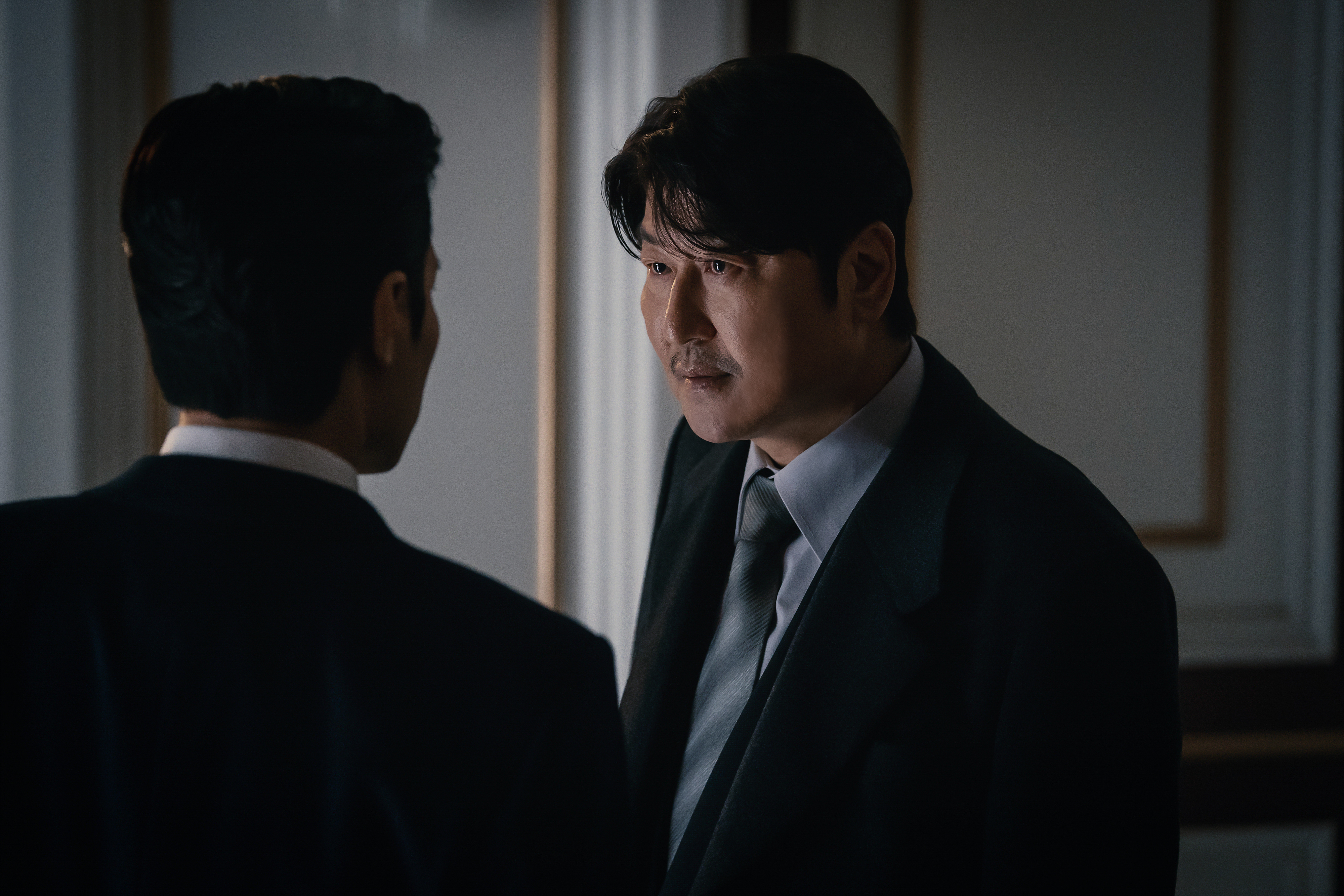 宋康昊在宣傳《寄生上流》時看到了《逆貧大叔》劇本,立刻被角色吸引。(Disney+提供)