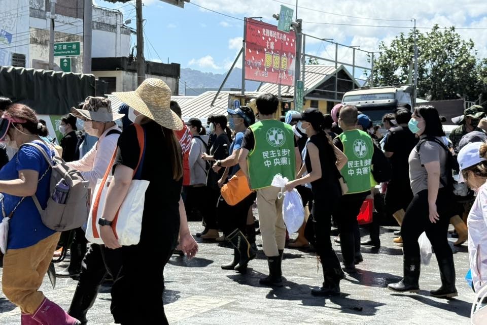 光復鄉受災教師發文批評「這幾天完全沒有看到國民黨的人」。（翻攝自Lâu Thiat Uí臉書）