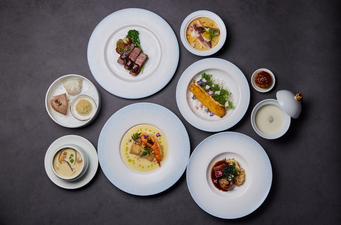 玖尹行政主廚李冠儀、港點主廚李國聖邀來廚藝啟蒙師傅鄺啟明，師徒6手聯彈端出8道好菜，每一樣都很有門道。（玖尹提供）

