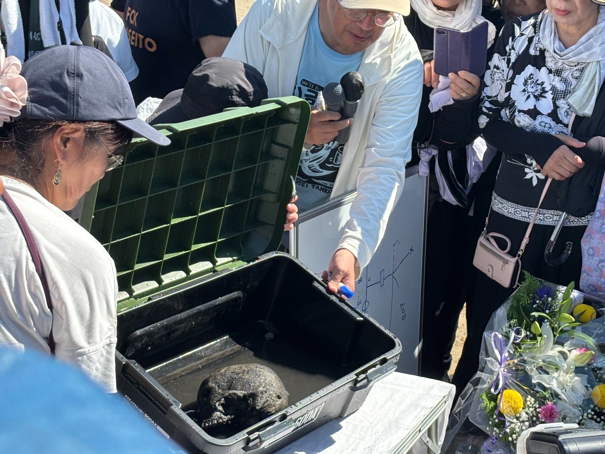 今水下調查中又發現一具頭骨,初步判斷無須鑑定即可確認為人類遺骸。(翻攝自@kin_kim)