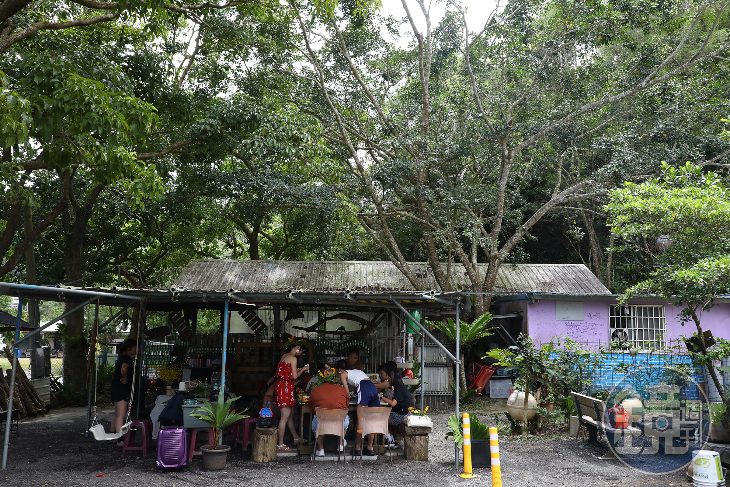 「姥姥們的柴燒日常—走進部落」行程的集合地點「我就知道原住民風味餐」，平常也是一間餐廳。
