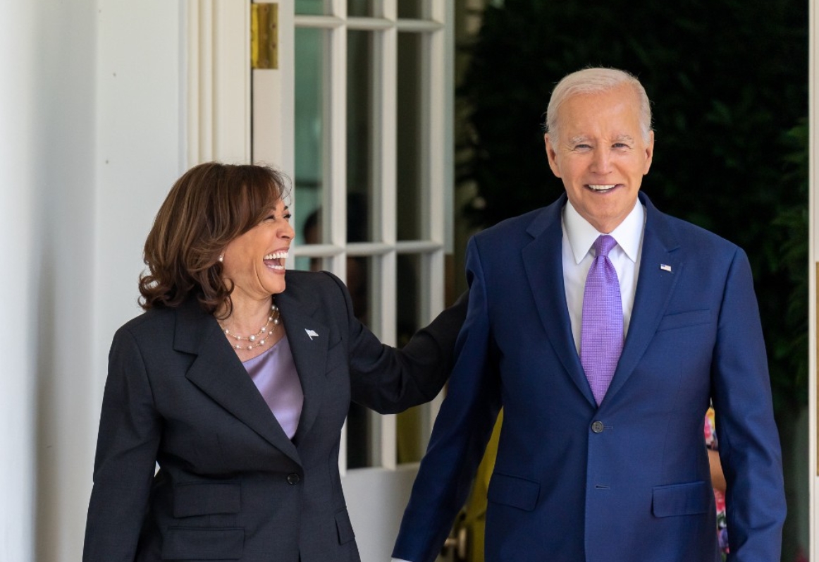 若拜登真的退選，民主黨可能由賀錦麗代打參選總統。（翻攝自Kamala Harris臉書）