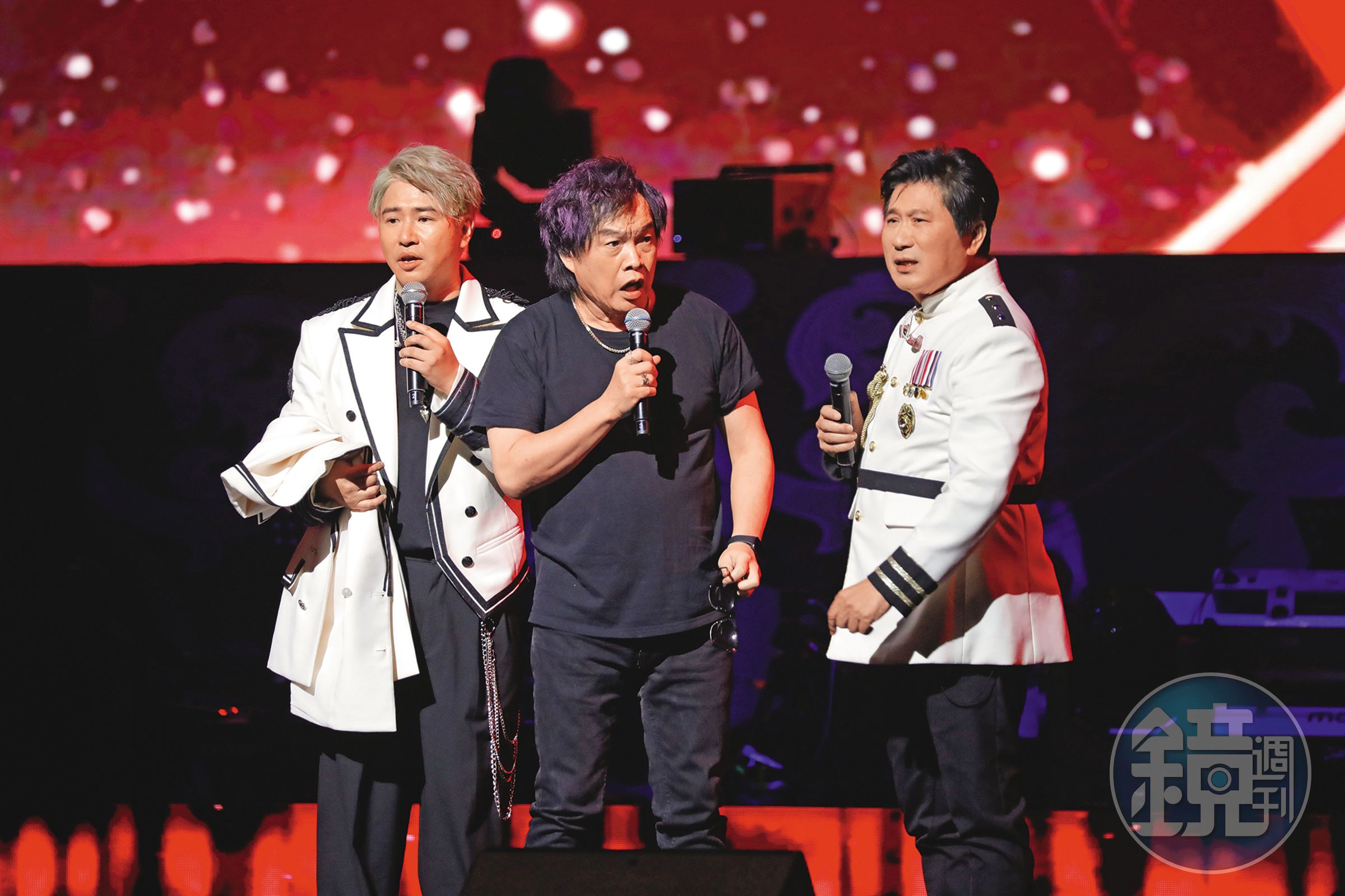 康康(中)因為舞台效果佳,連續2年主持胡瓜(右)領軍的「鑽石舞台之夜」,與歐漢聲(左)同台。