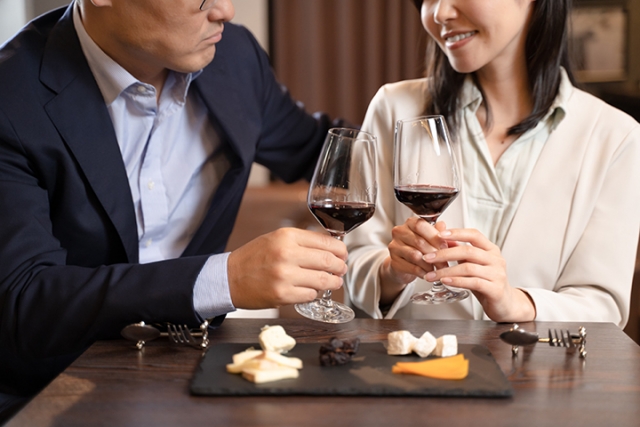 一名人夫在酒店結識小三陷入婚外情，每週還與小三同居偷情。（示意圖，xframe）