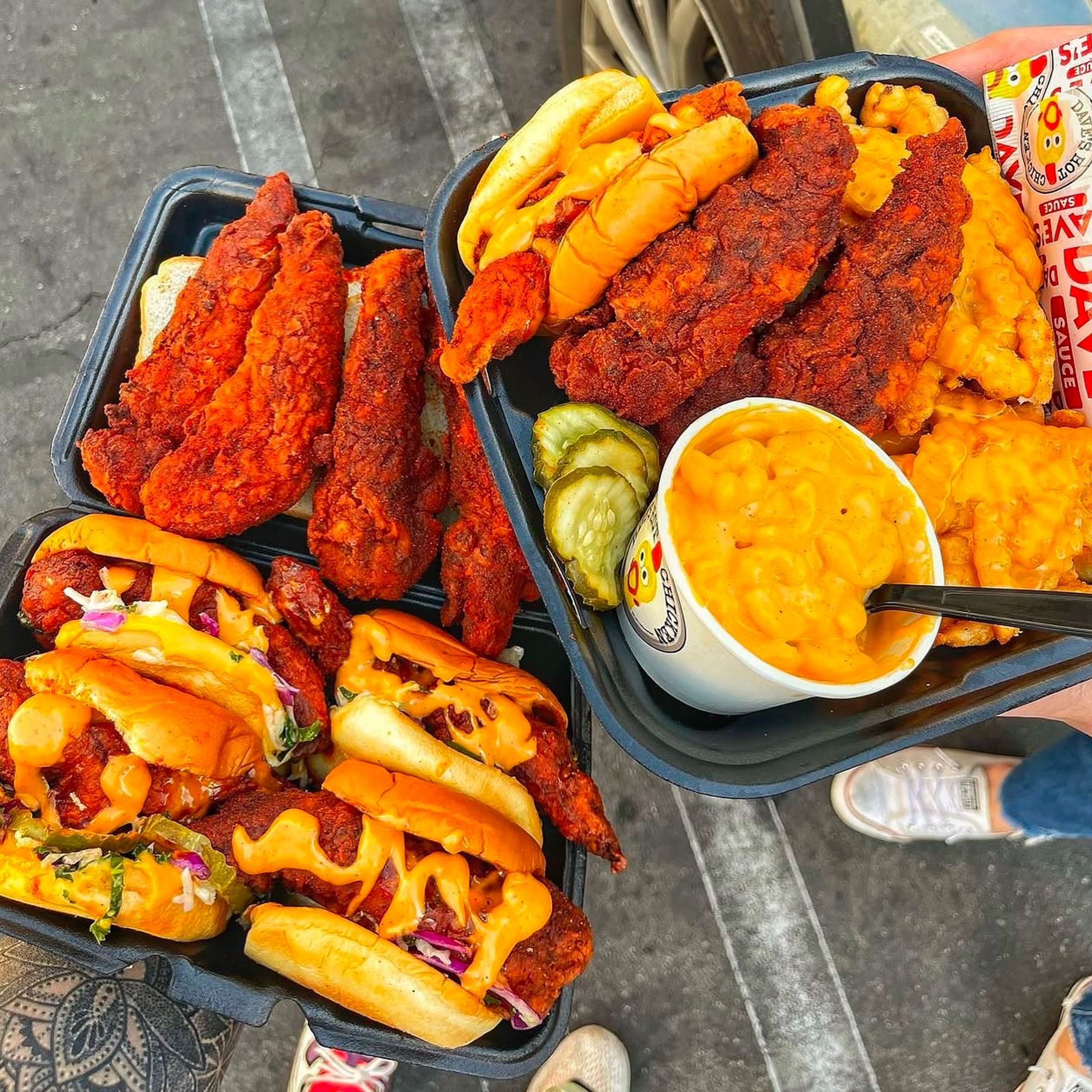 Dave’s Hot Chicken被以近300億元收購多數股權。（翻攝自臉書@Dave's Hot Chicken）