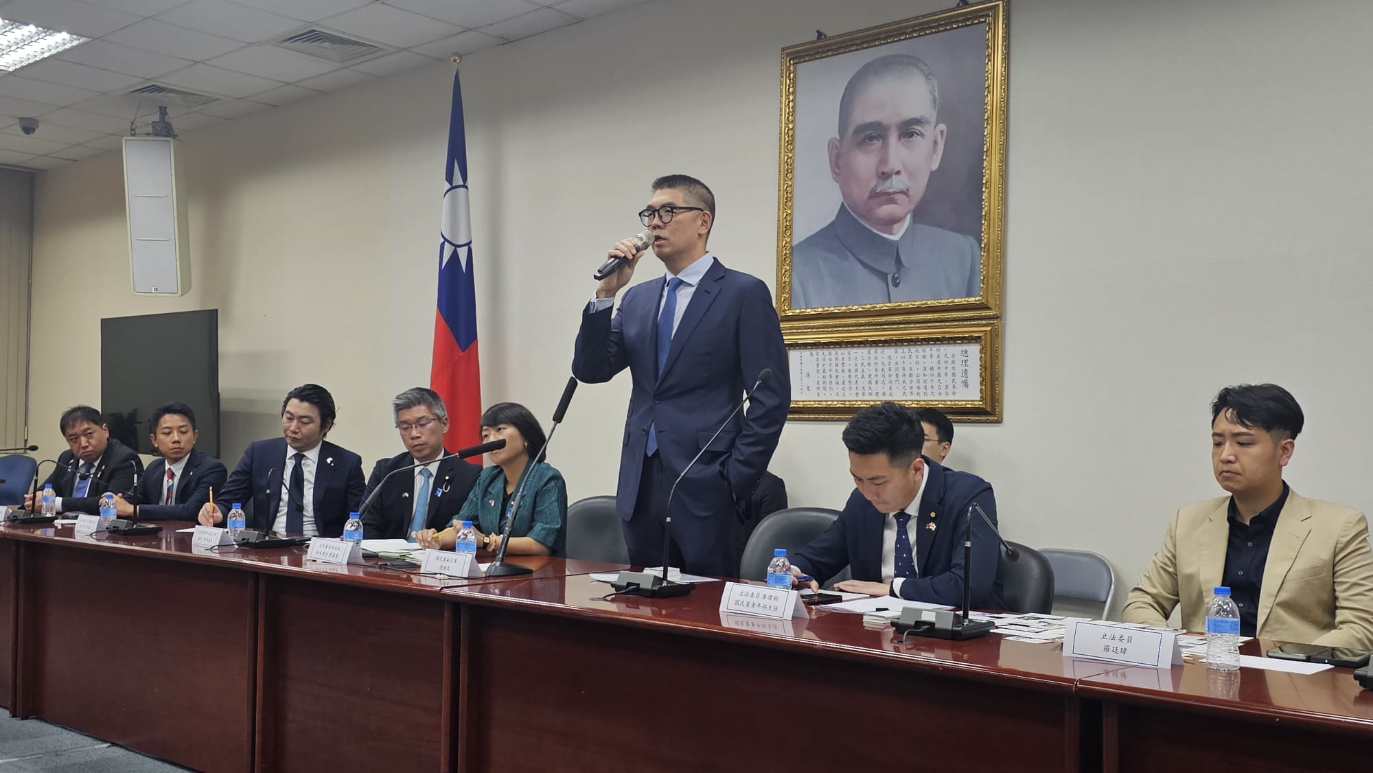 被問及柯文哲、陳佩琪夫妻捲入爭議，連勝文稱不會落井下石。（翻攝自臉書＠連勝文）