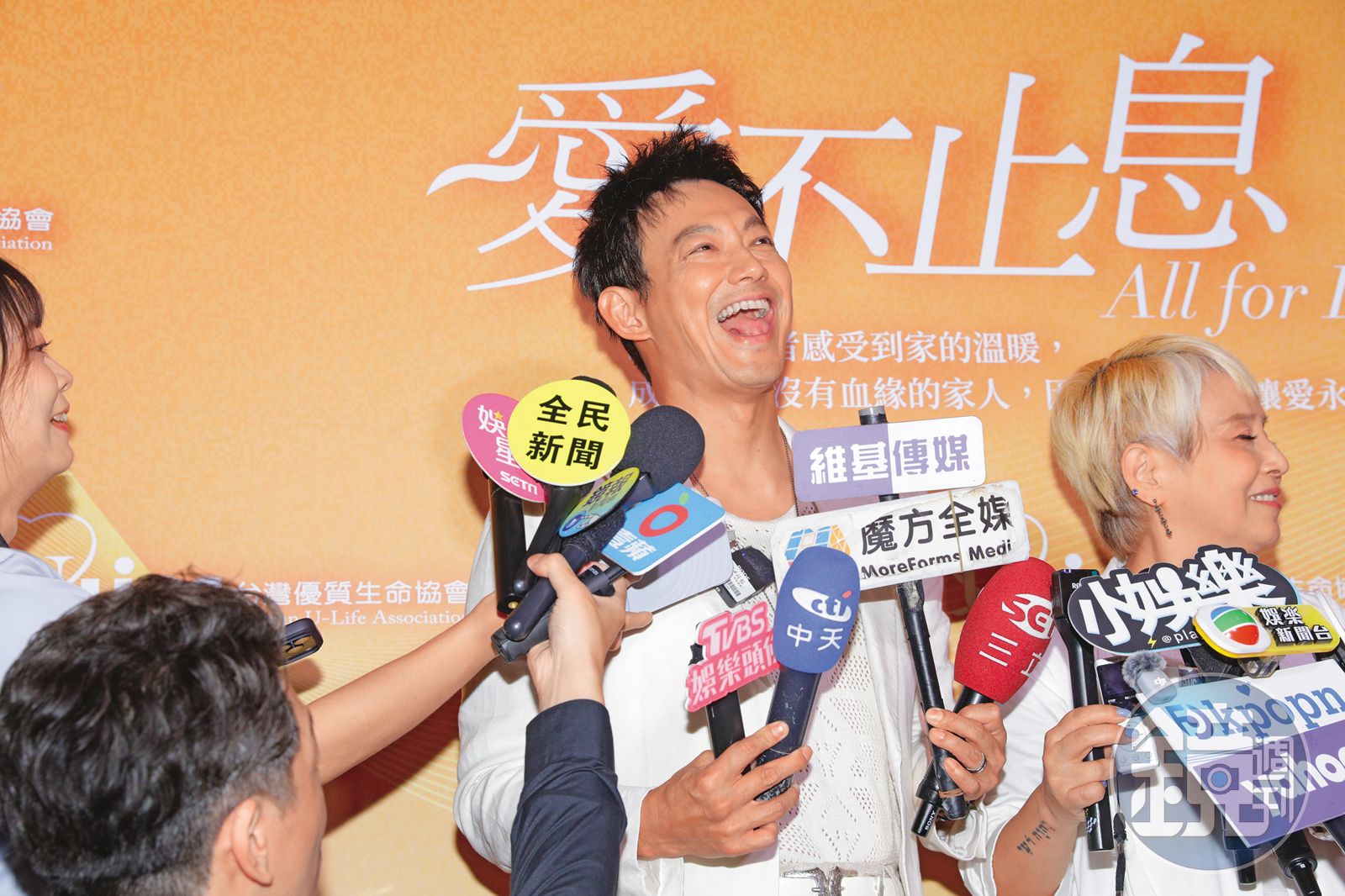 搶鏡不漏拍/威廉仰天長笑求痛快 陳美鳳腿精我獨自漂亮