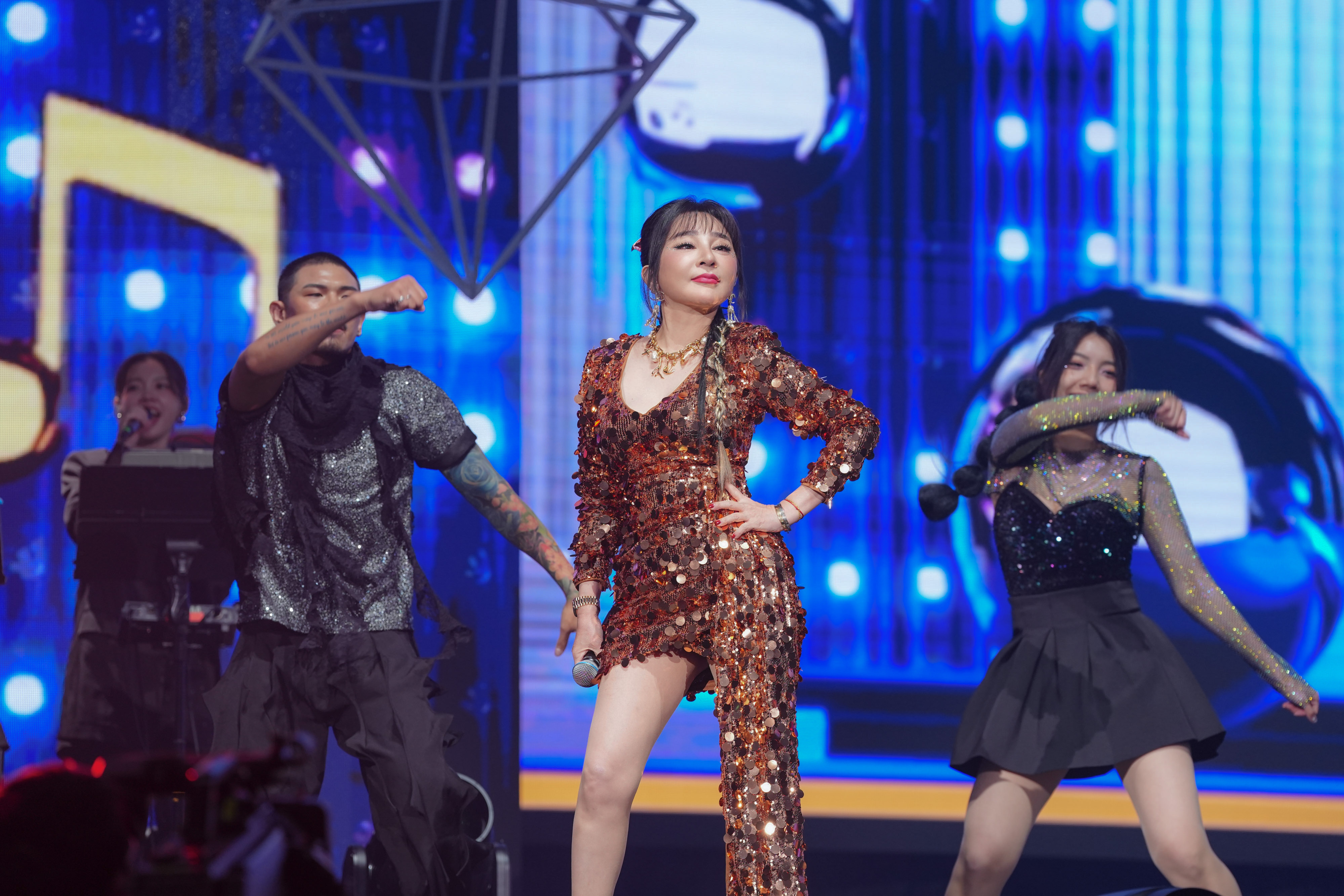 王彩樺先自嘲鼻子「是新的」,還有點腫。(高流提供)