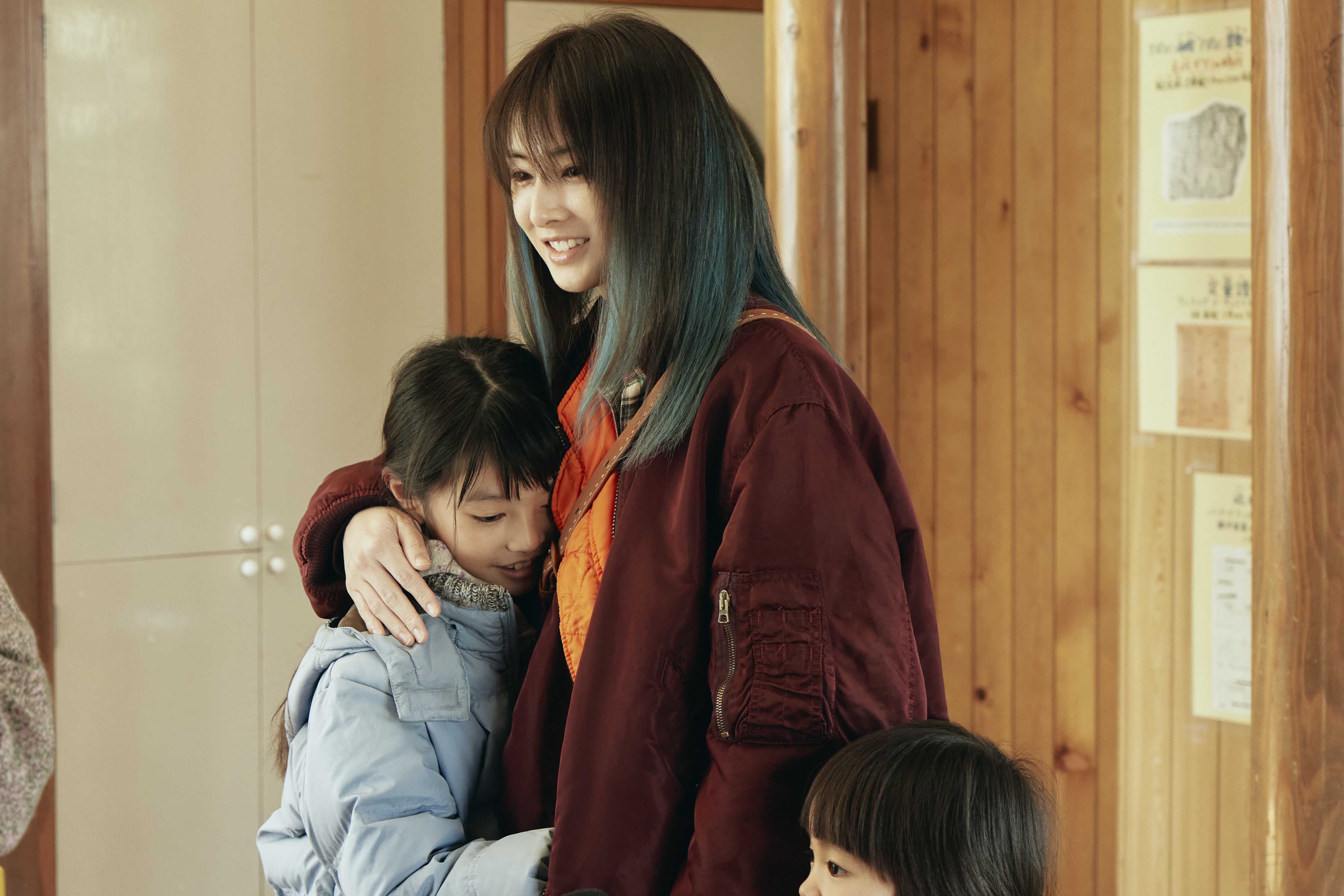 北川景子在《午夜之花》和兩位小演員相處融洽。(天馬行空提供)