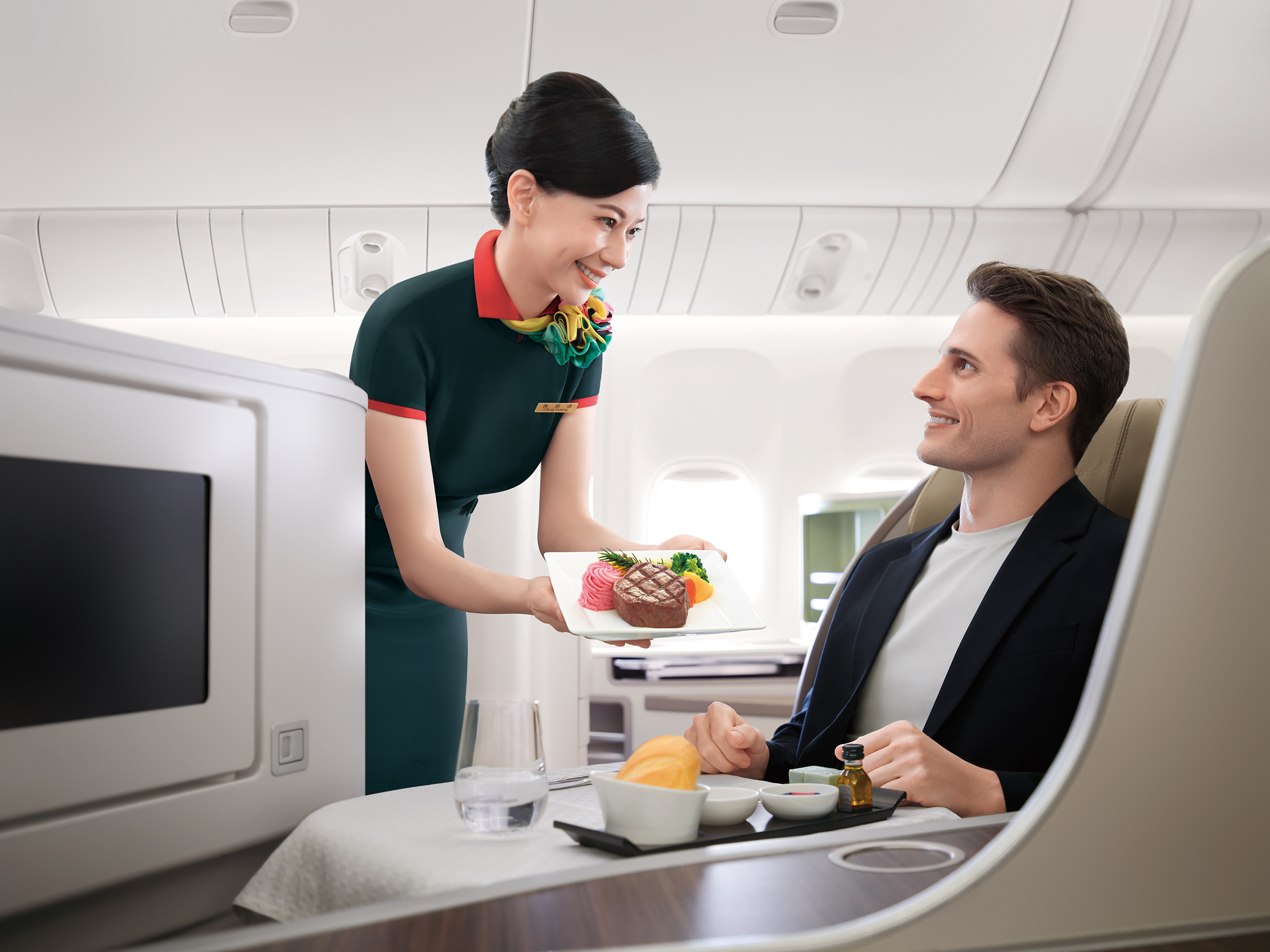 航空公司表示,近年持續提升機上與地面服務,並優化旅客整體飛航體驗。(圖/長榮航空提供)