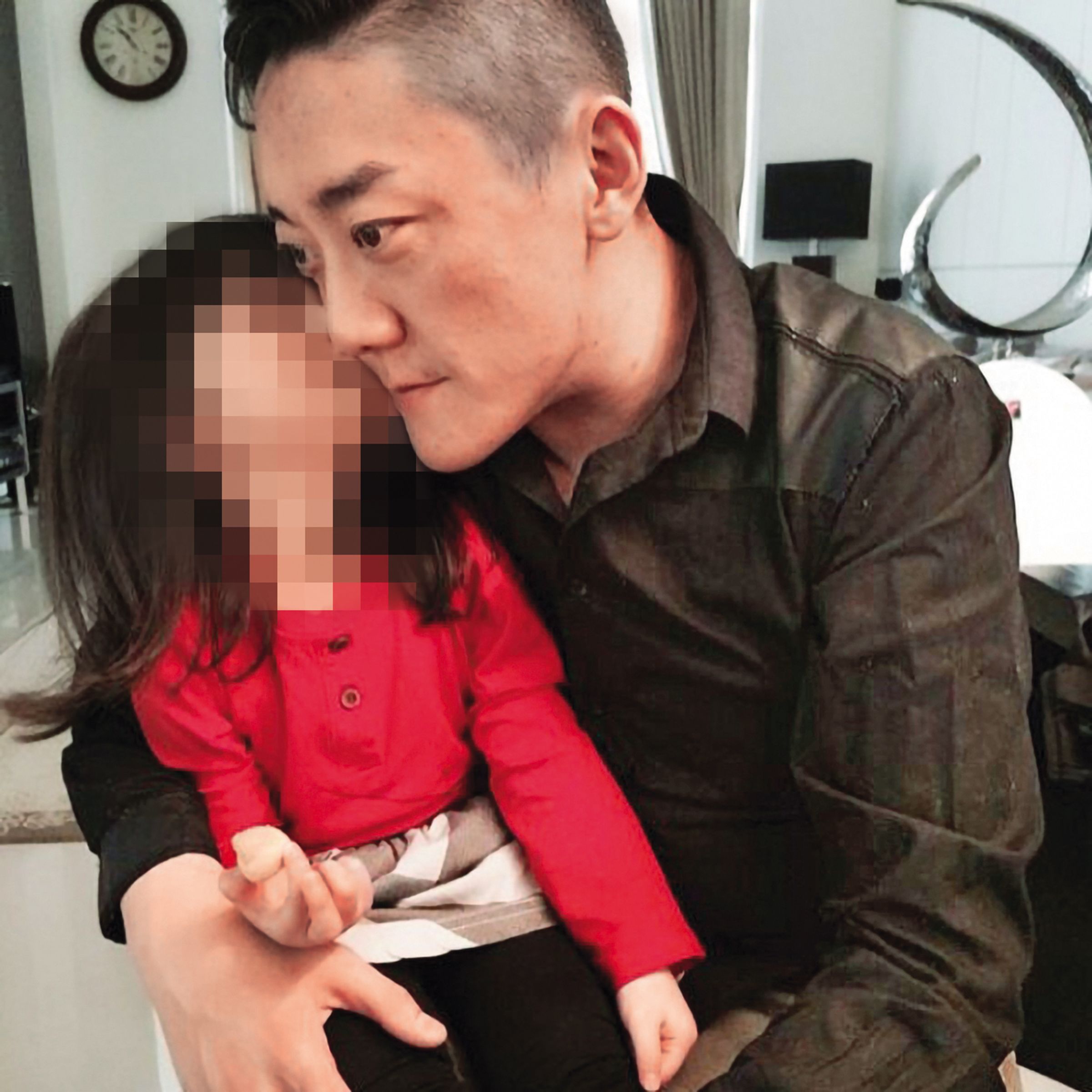 夏天倫和黃廉盈離婚後，主要由他負責照顧二個小孩。（翻攝自夏天倫IG）
