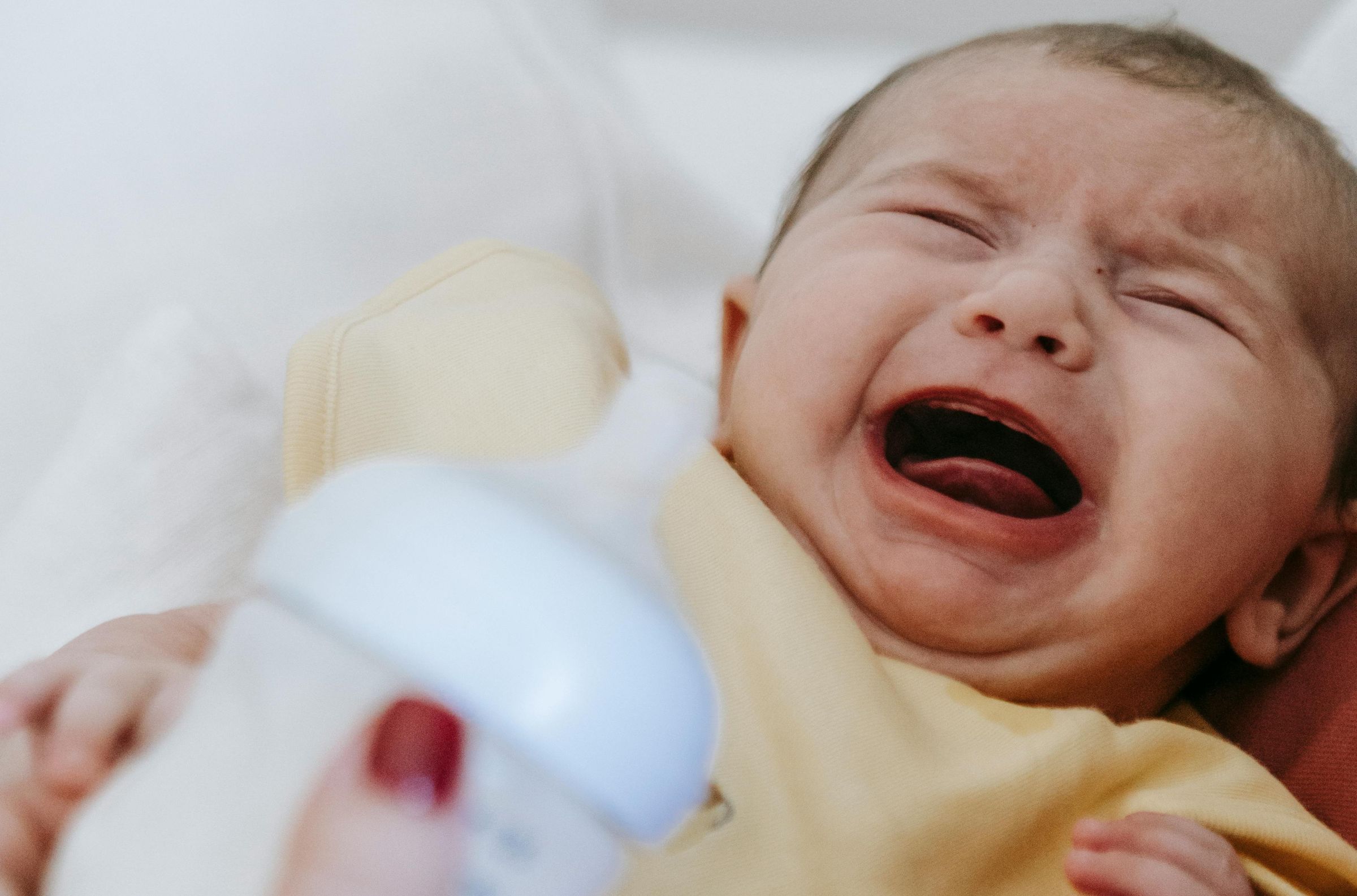許多媽媽會在幼兒誤食異物時讓他多喝水。示意圖,非當事人。(pexels)