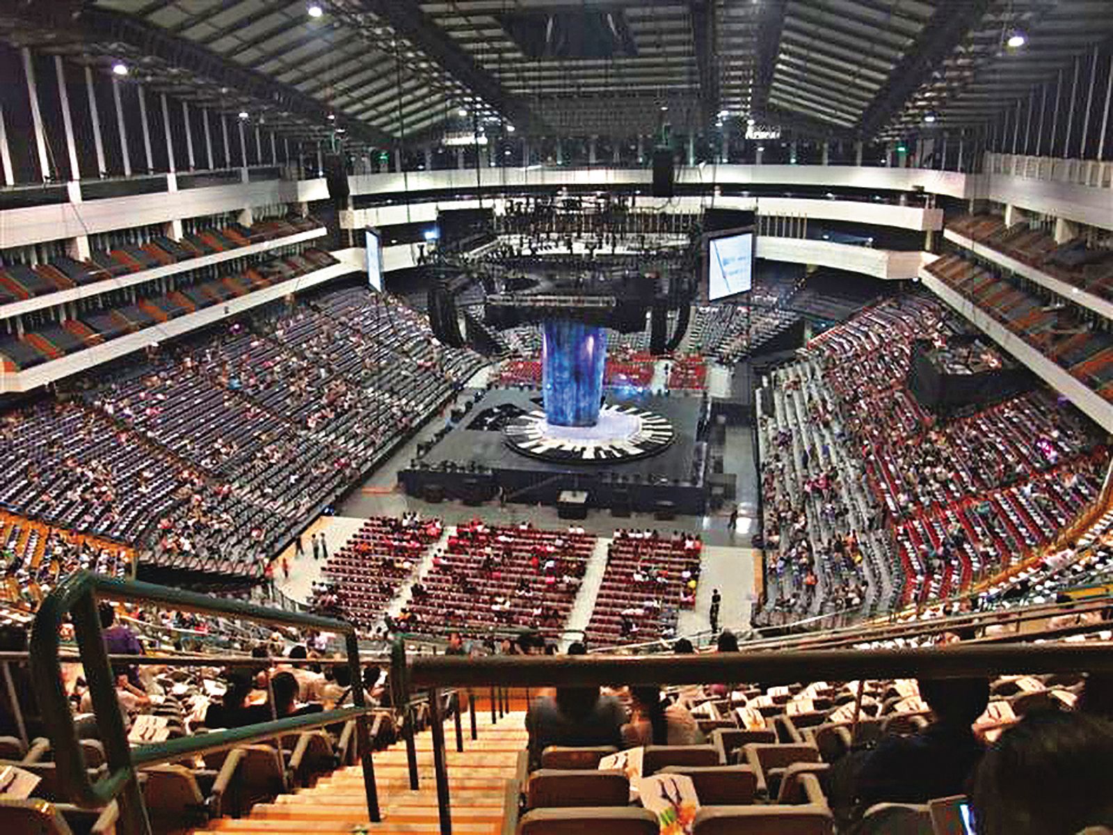 2010年鄭秀文來台灣辦演唱會，還在台北小巨蛋開四面台，沒想到票房不理想。（翻攝自痞客邦）