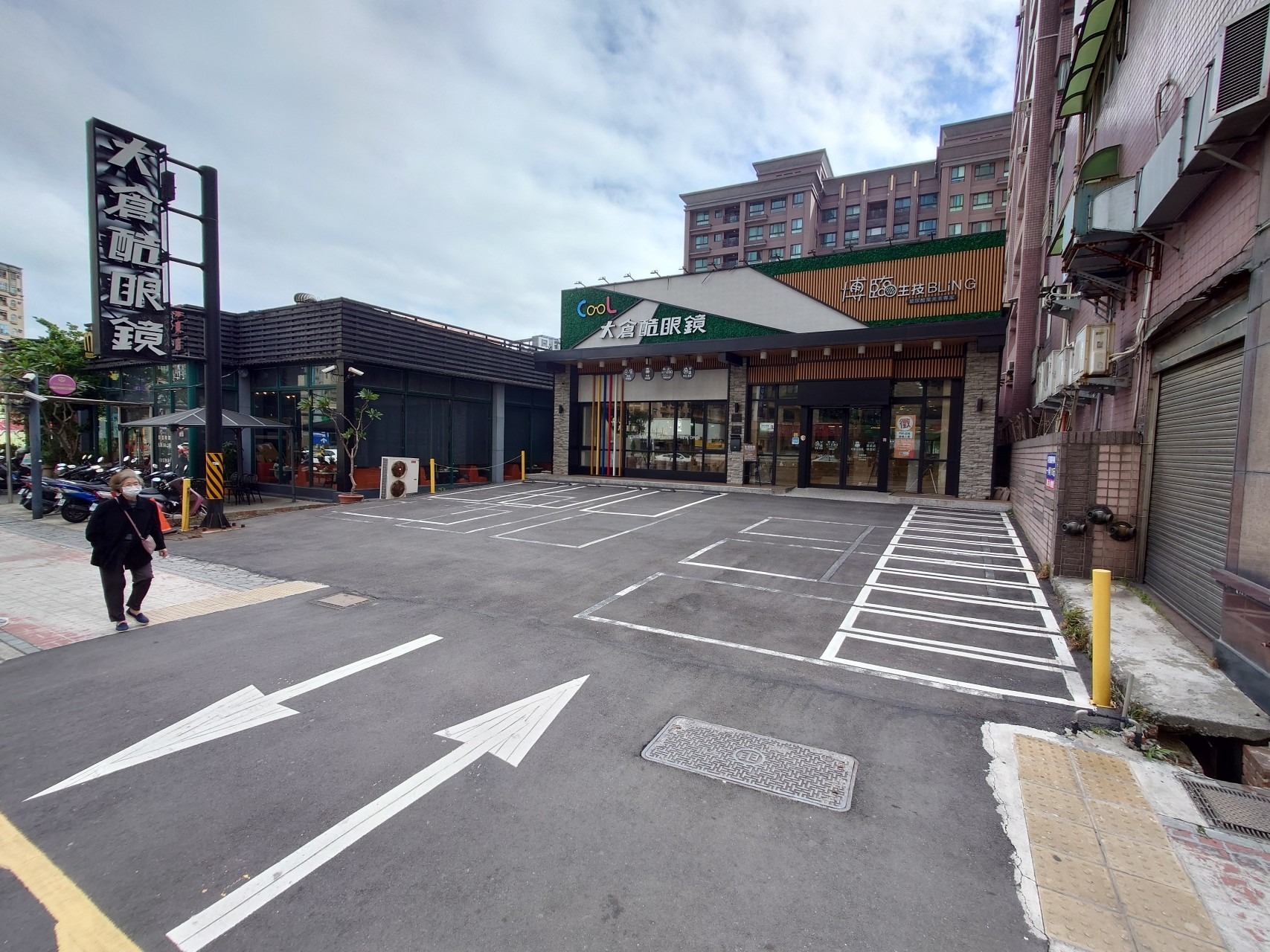 桃園一處店家的停車規劃，吸引8千人按讚朝聖，不少網友直呼像是日本一樣。（翻攝自台灣交通安全協會臉書）