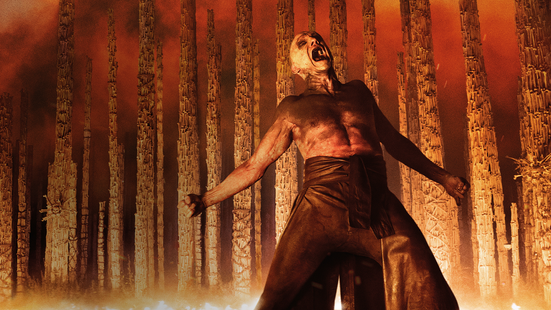 象徵「勿忘死、勿忘愛」，悼念死者的人骨聖殿爭議場景開始，《28年毀滅倒數：人骨聖殿》採取另外一個切入觀點回到末日禁地。（索尼影業提供）